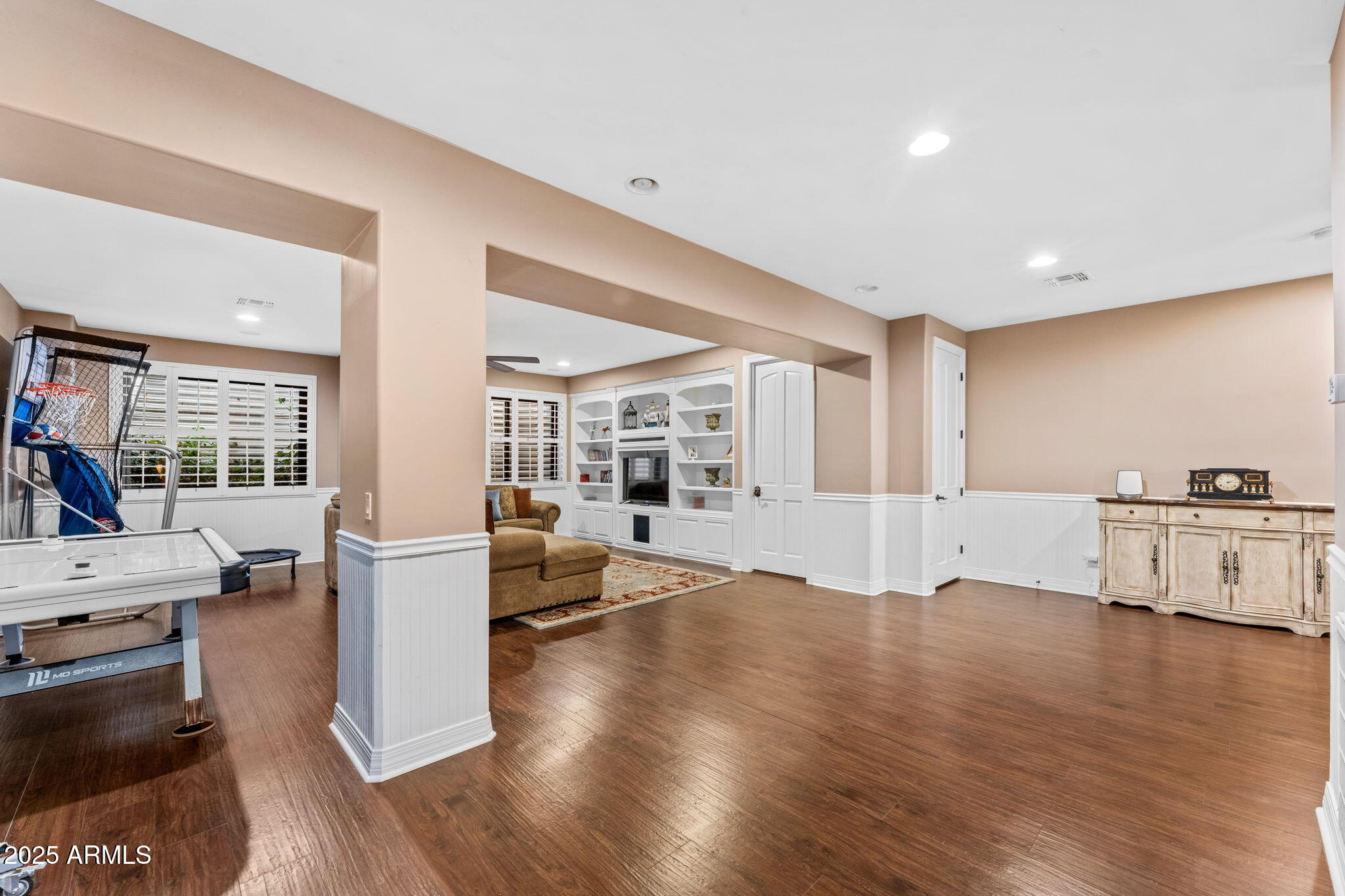 3452 E IVYGLEN Circle