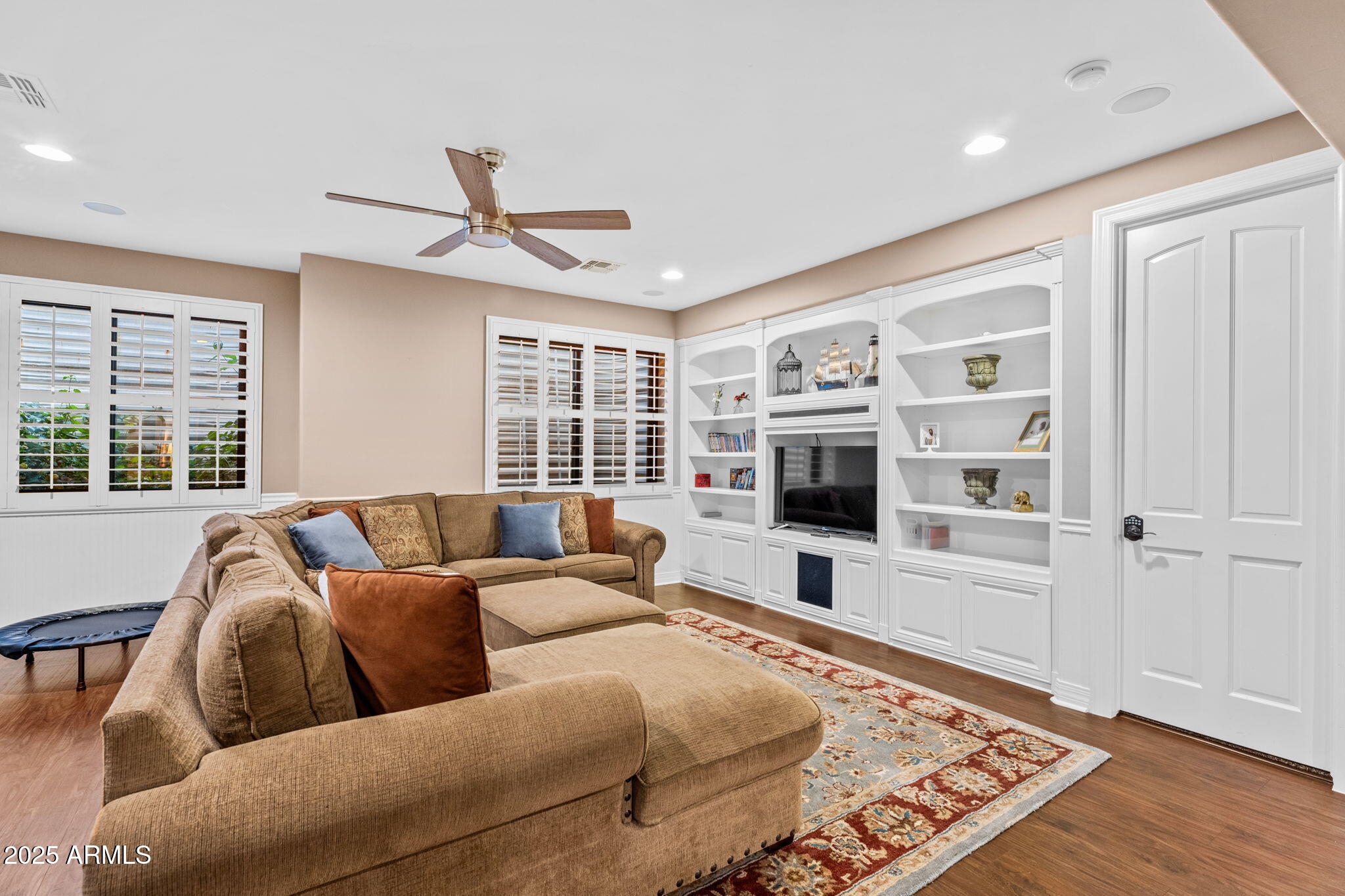 3452 E IVYGLEN Circle