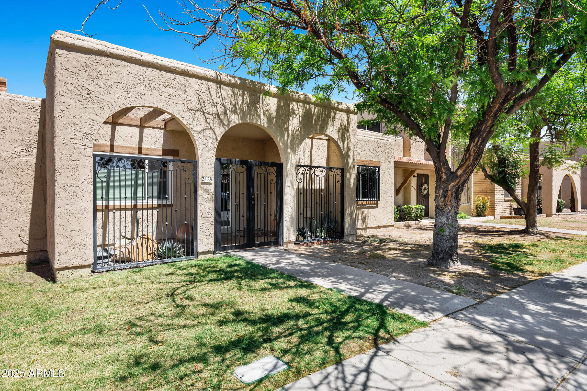 2138 E MINTON Drive