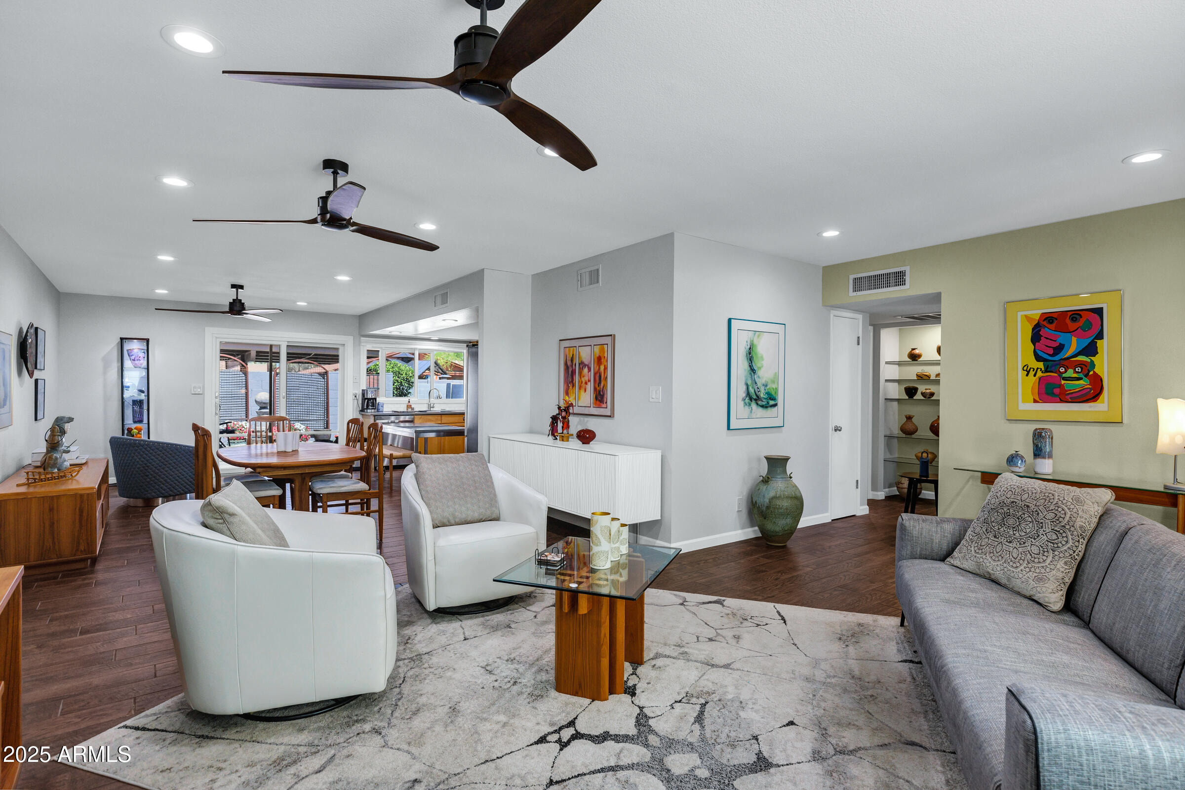 2138 E MINTON Drive