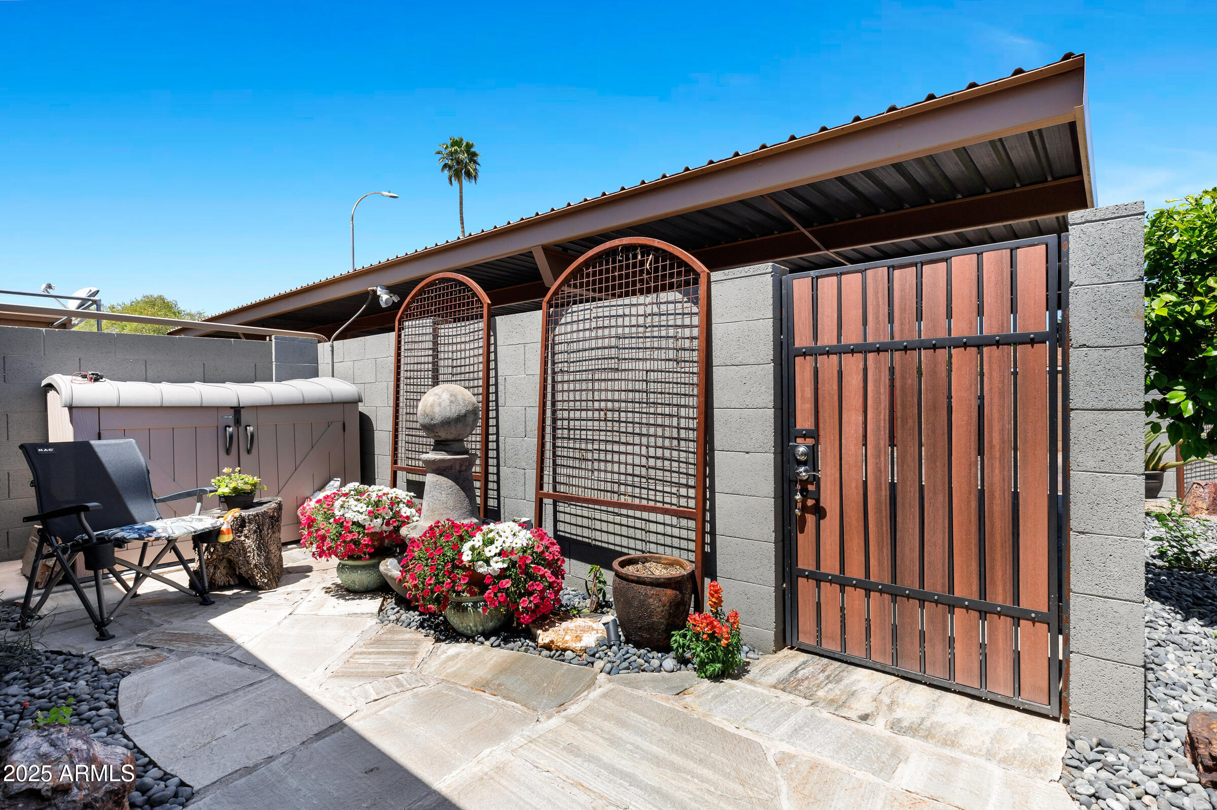 2138 E MINTON Drive