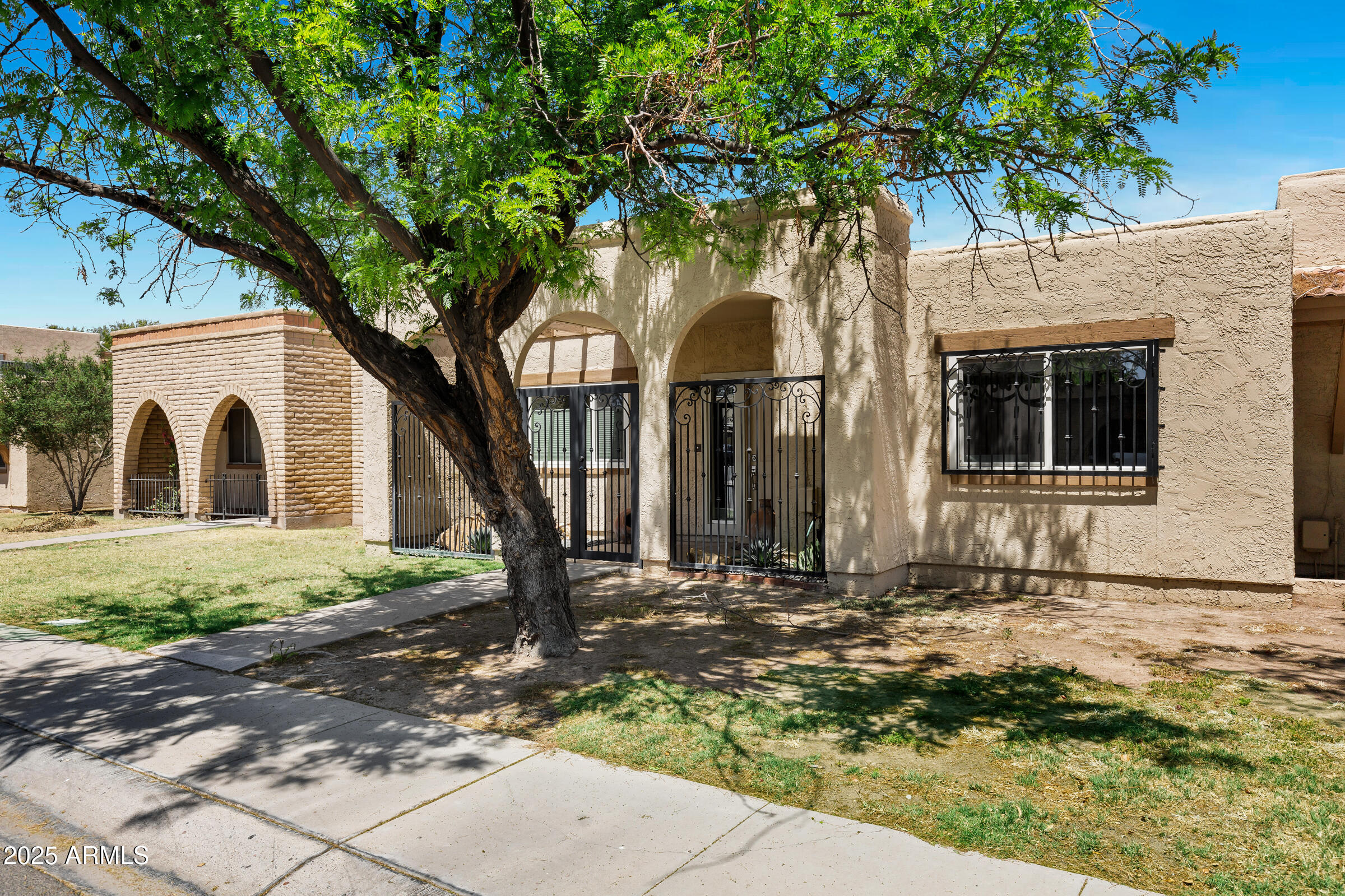 2138 E MINTON Drive