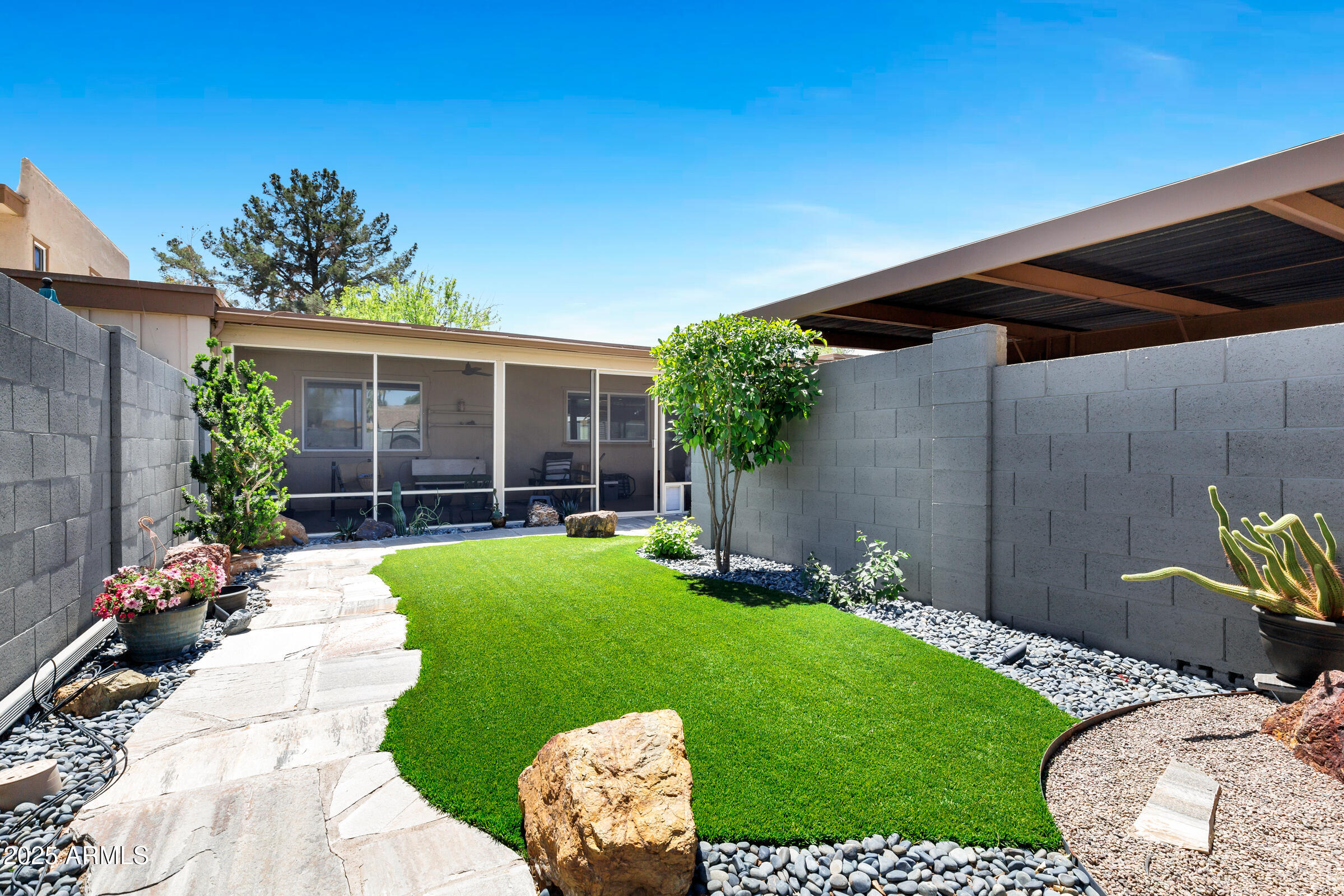 2138 E MINTON Drive