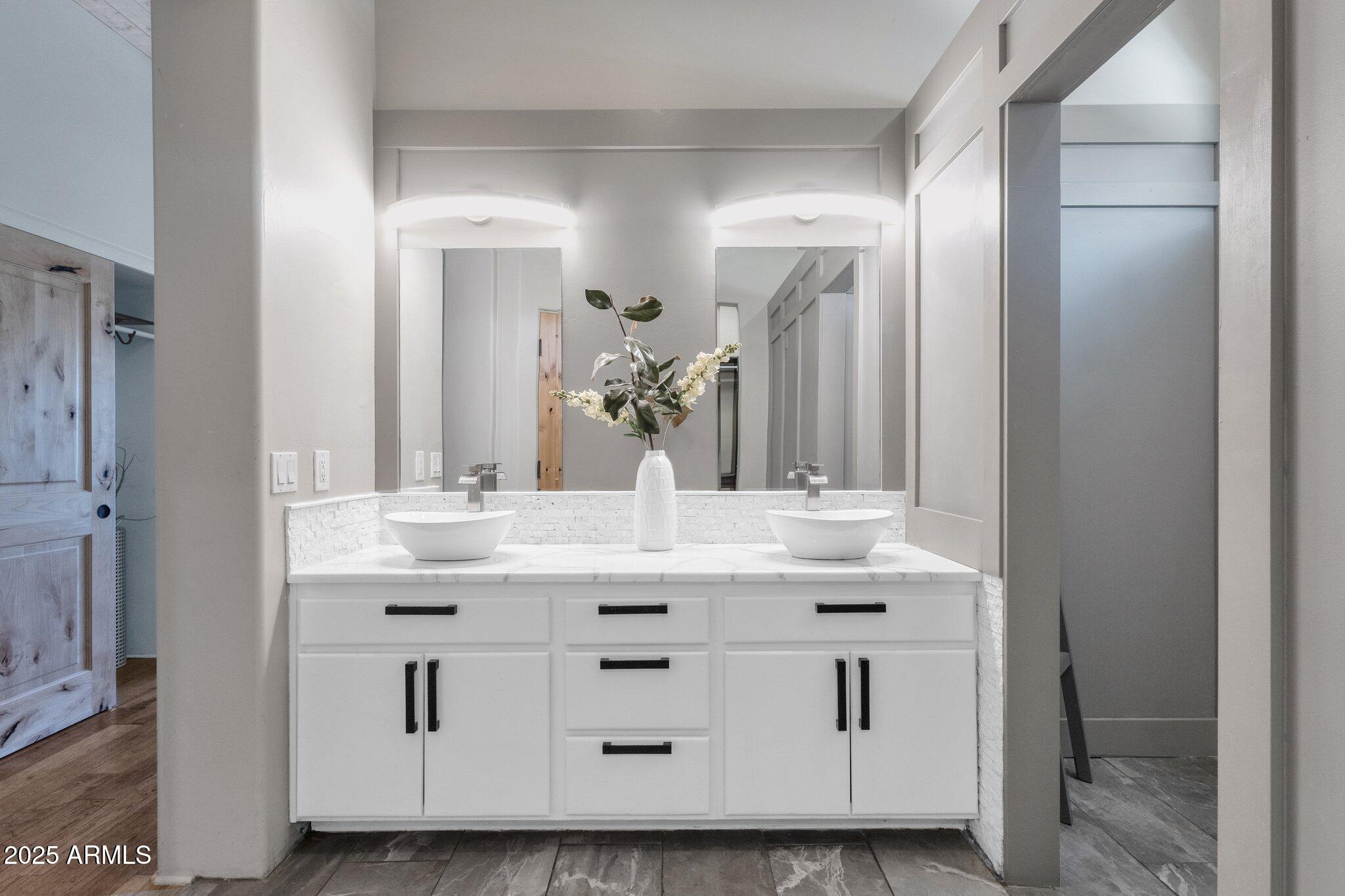 11123 E MONUMENT Drive