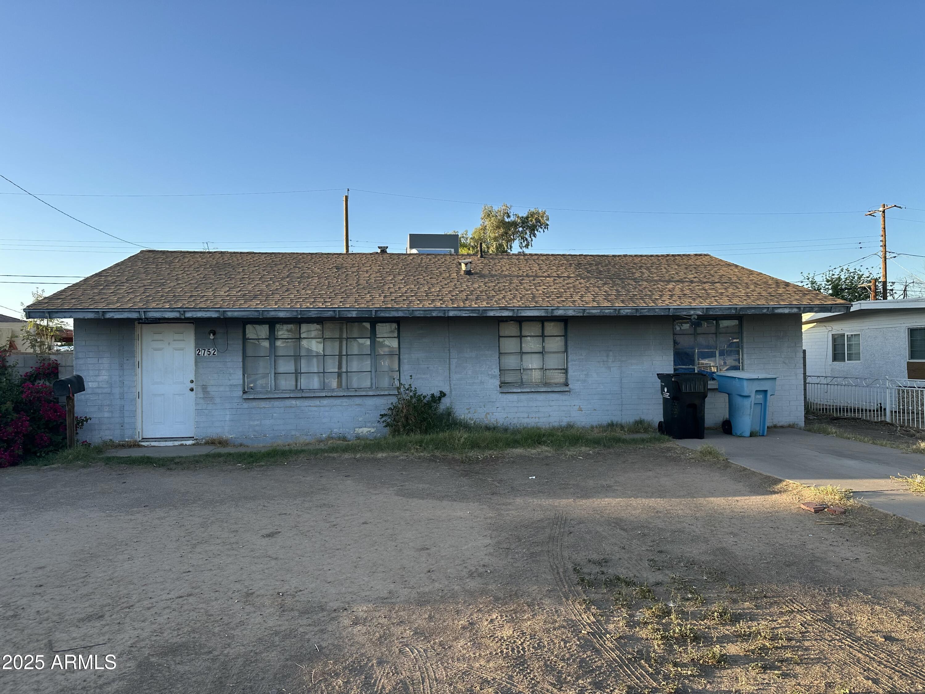 2752 W MINNEZONA Avenue