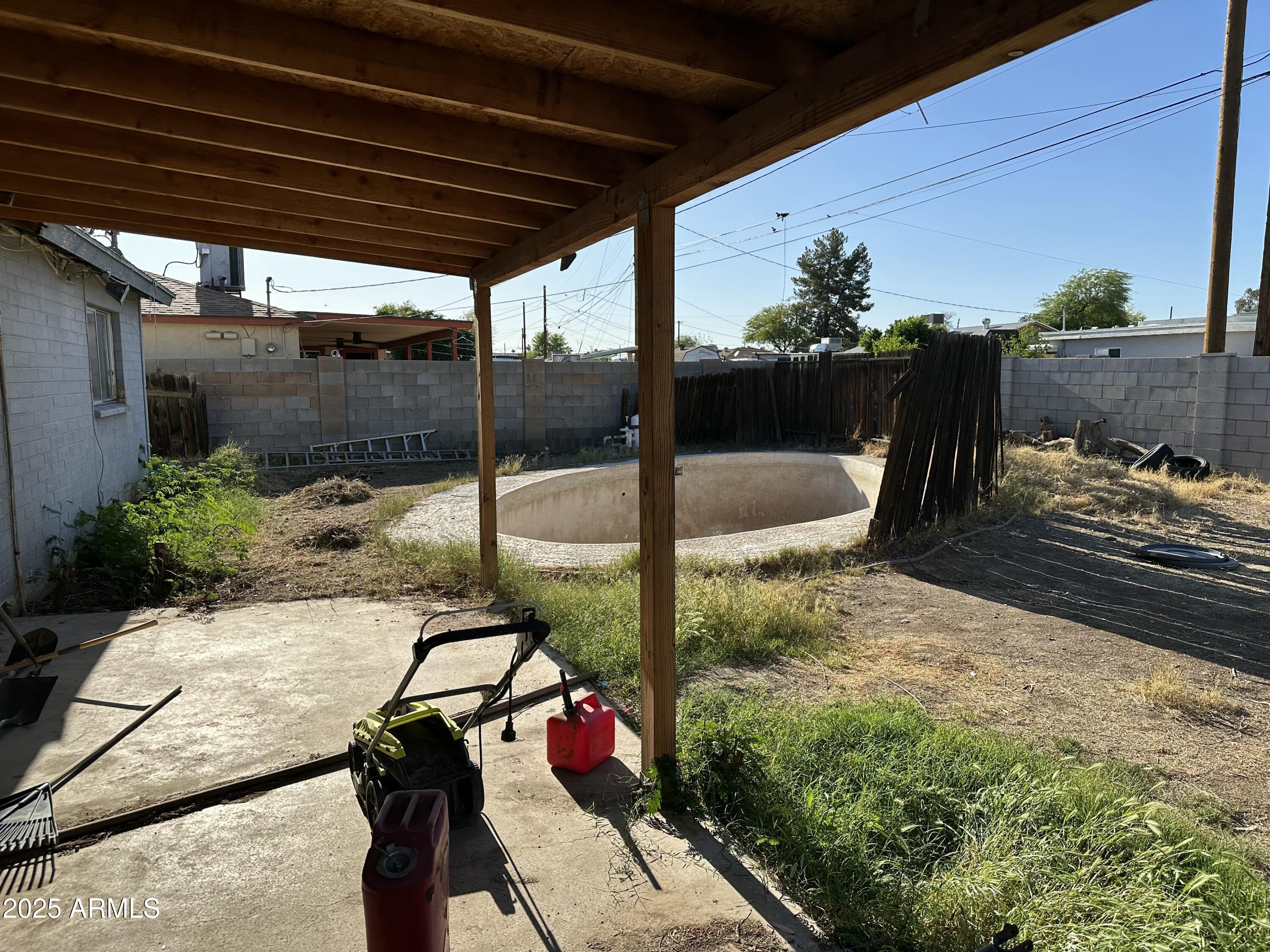2752 W MINNEZONA Avenue
