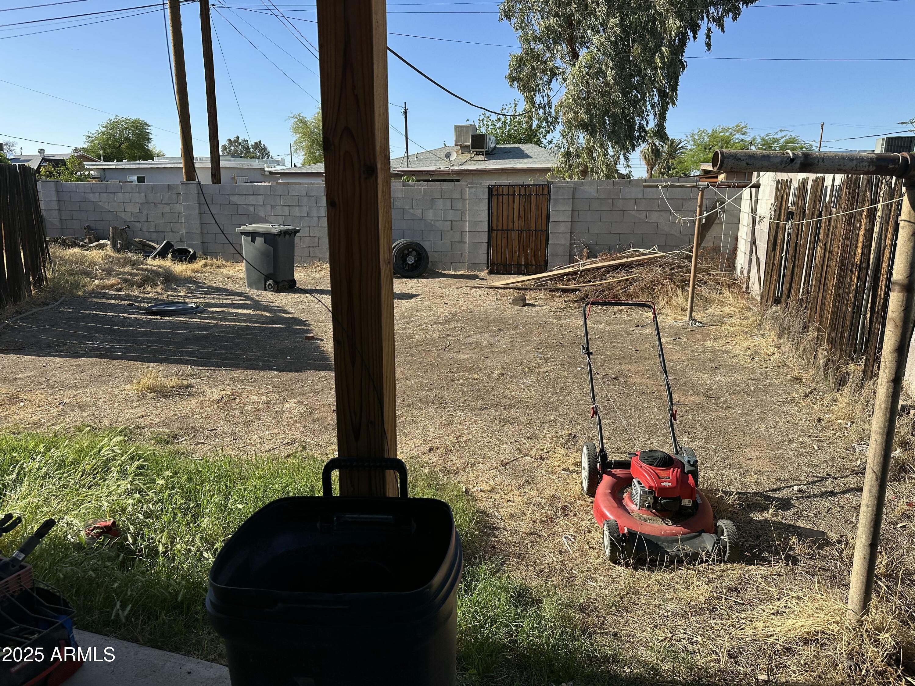 2752 W MINNEZONA Avenue