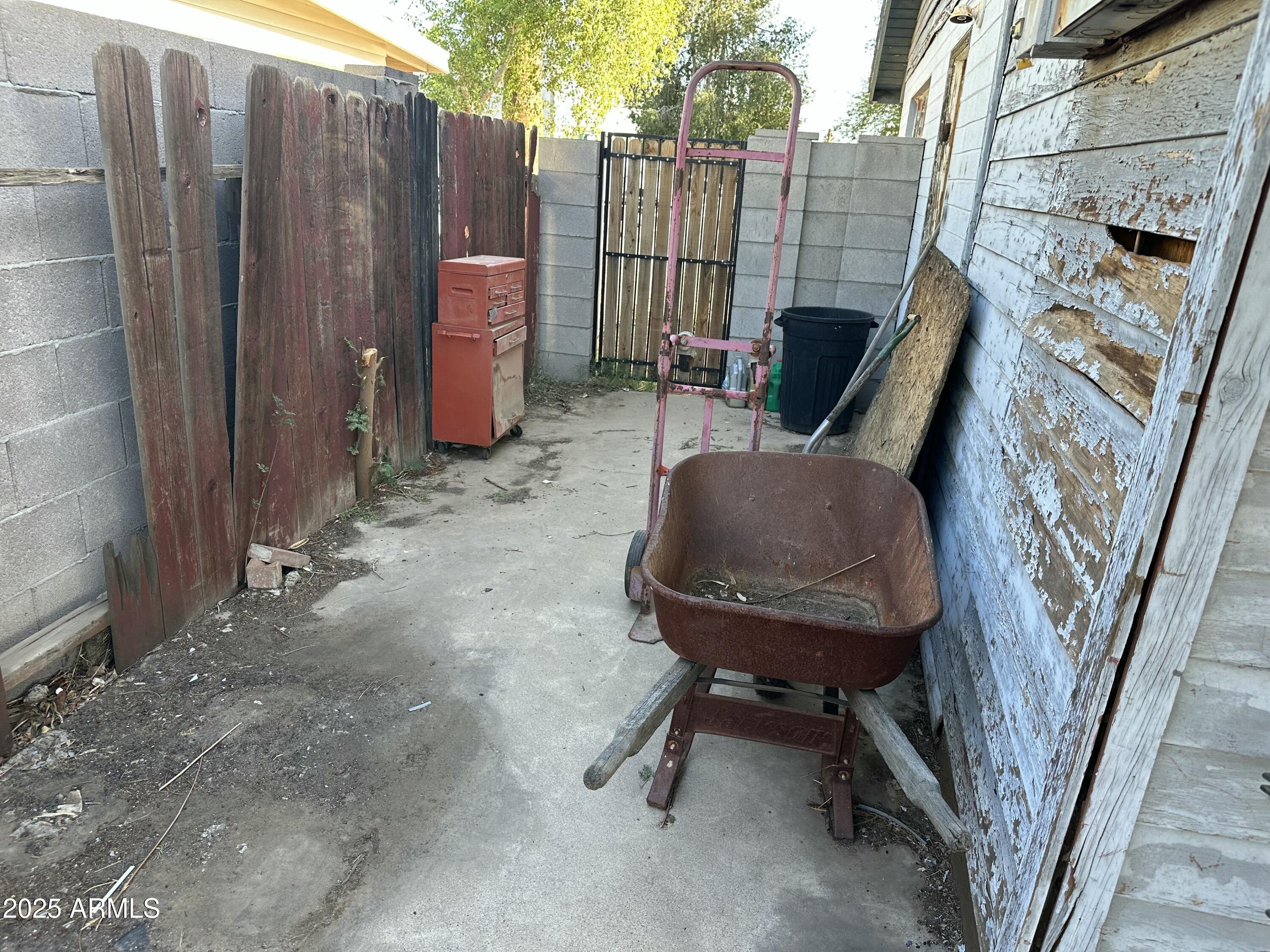 2752 W MINNEZONA Avenue