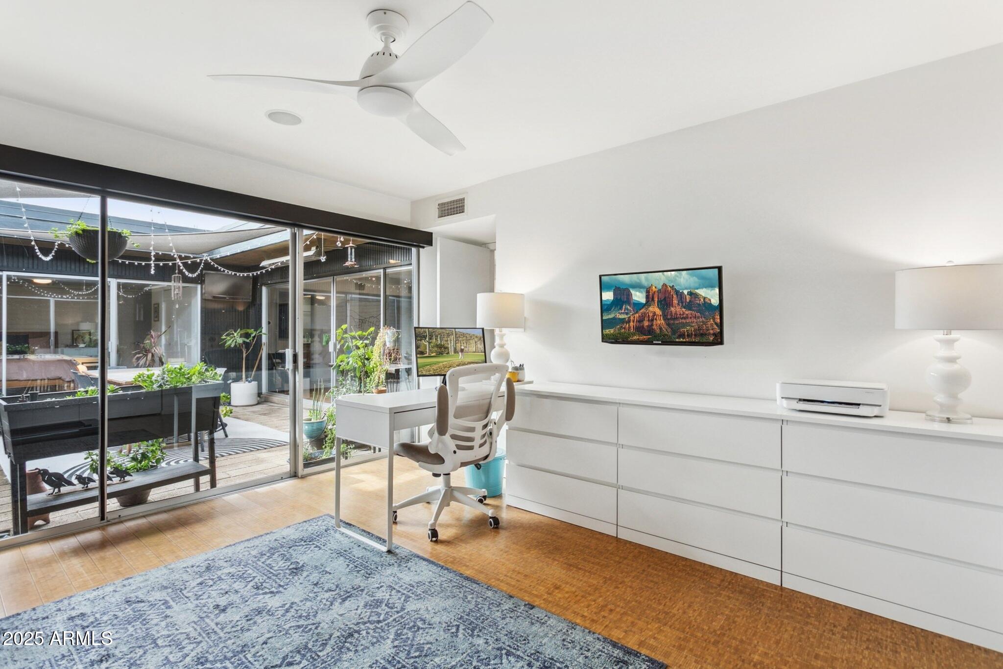110 W MISSOURI Avenue, 18