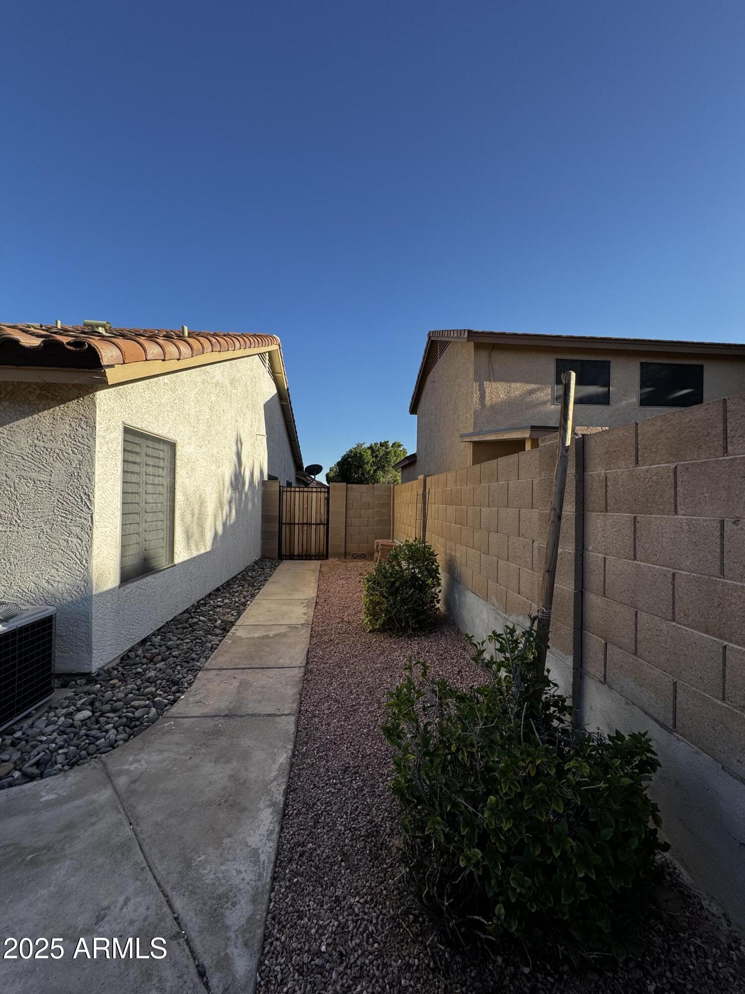 15742 W CENTRAL Street