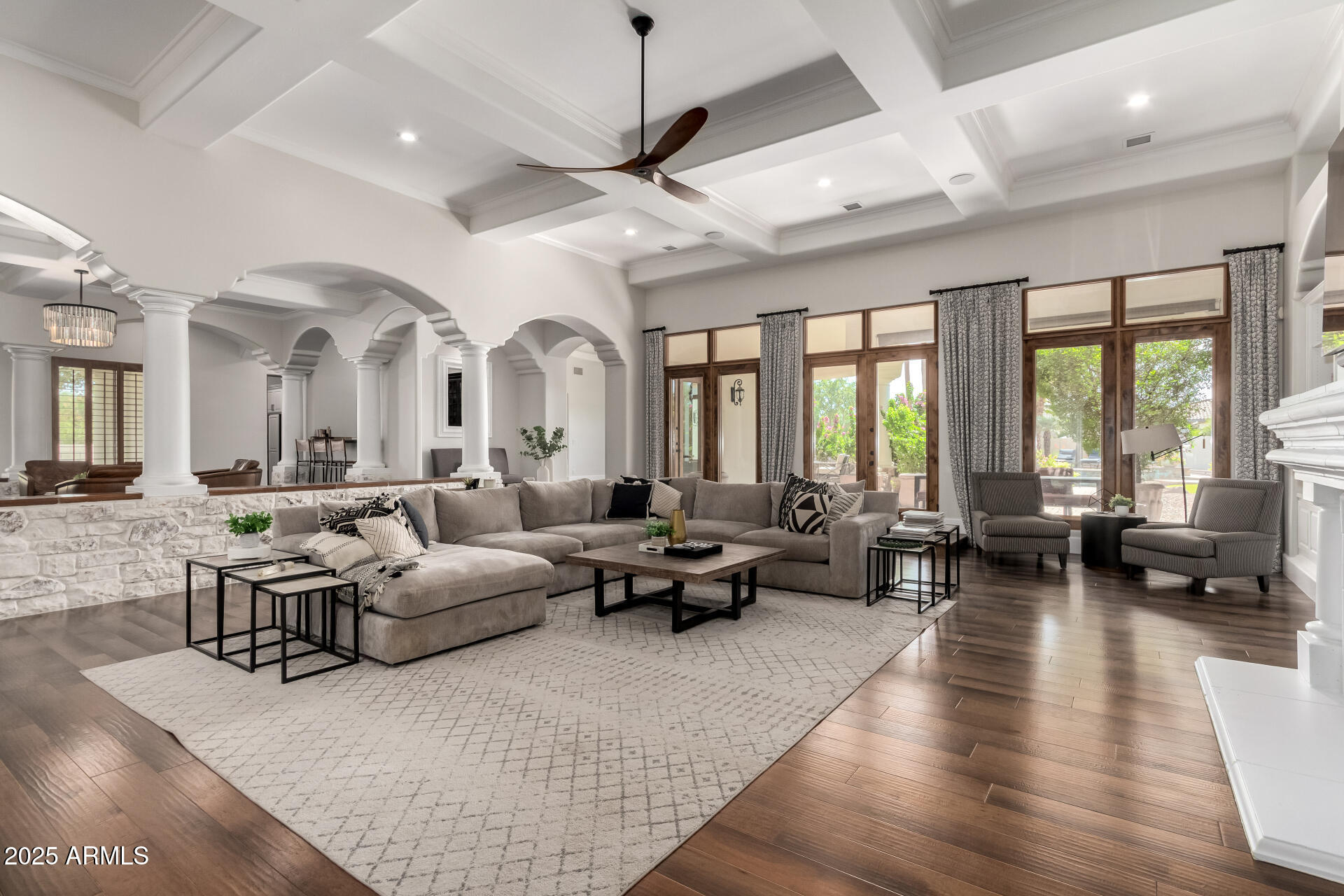 2527 E BEECHNUT Court