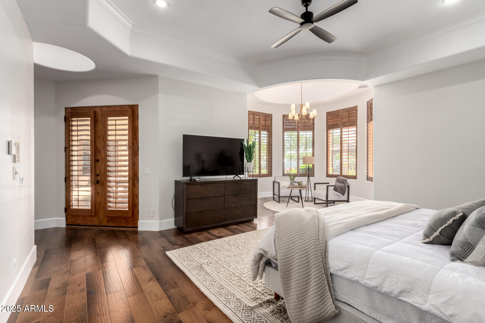 2527 E BEECHNUT Court