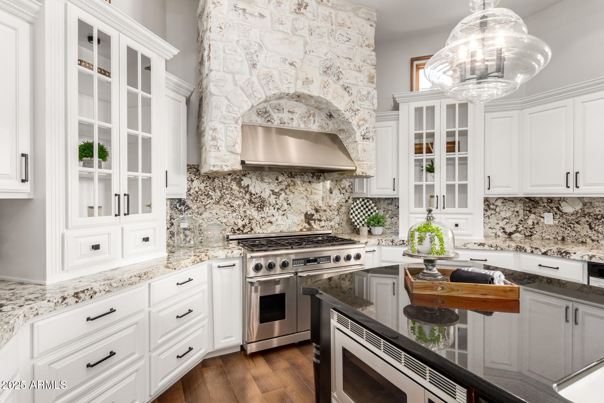 2527 E BEECHNUT Court