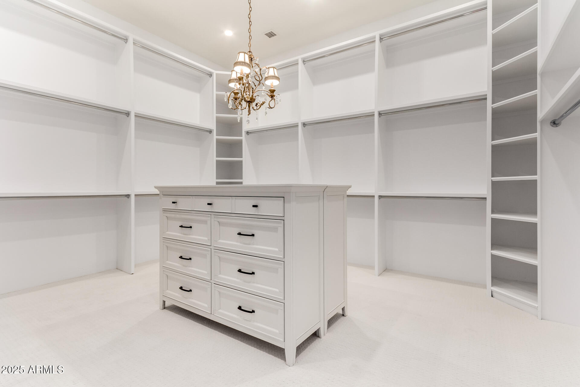 2527 E BEECHNUT Court