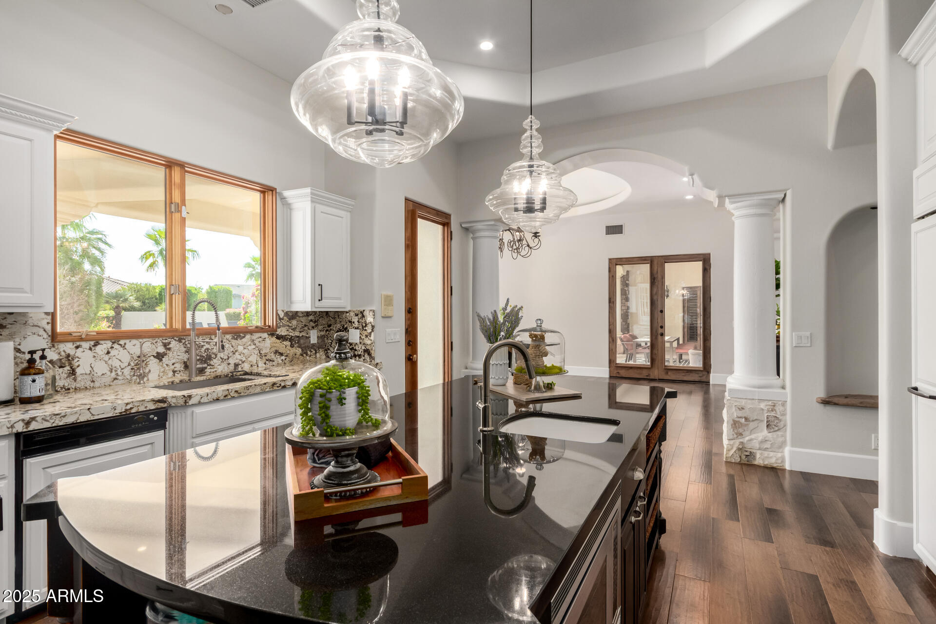 2527 E BEECHNUT Court