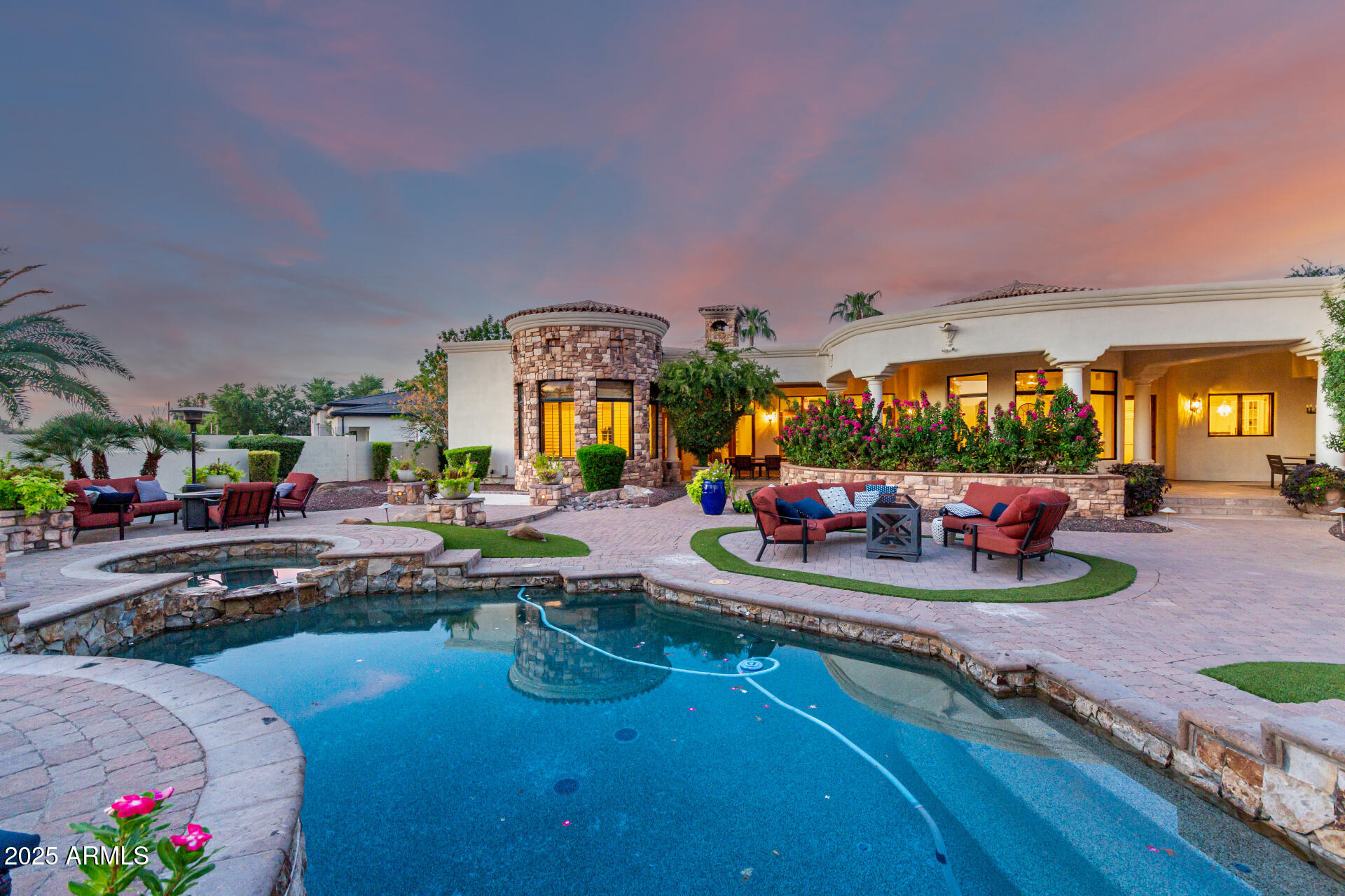 2527 E BEECHNUT Court