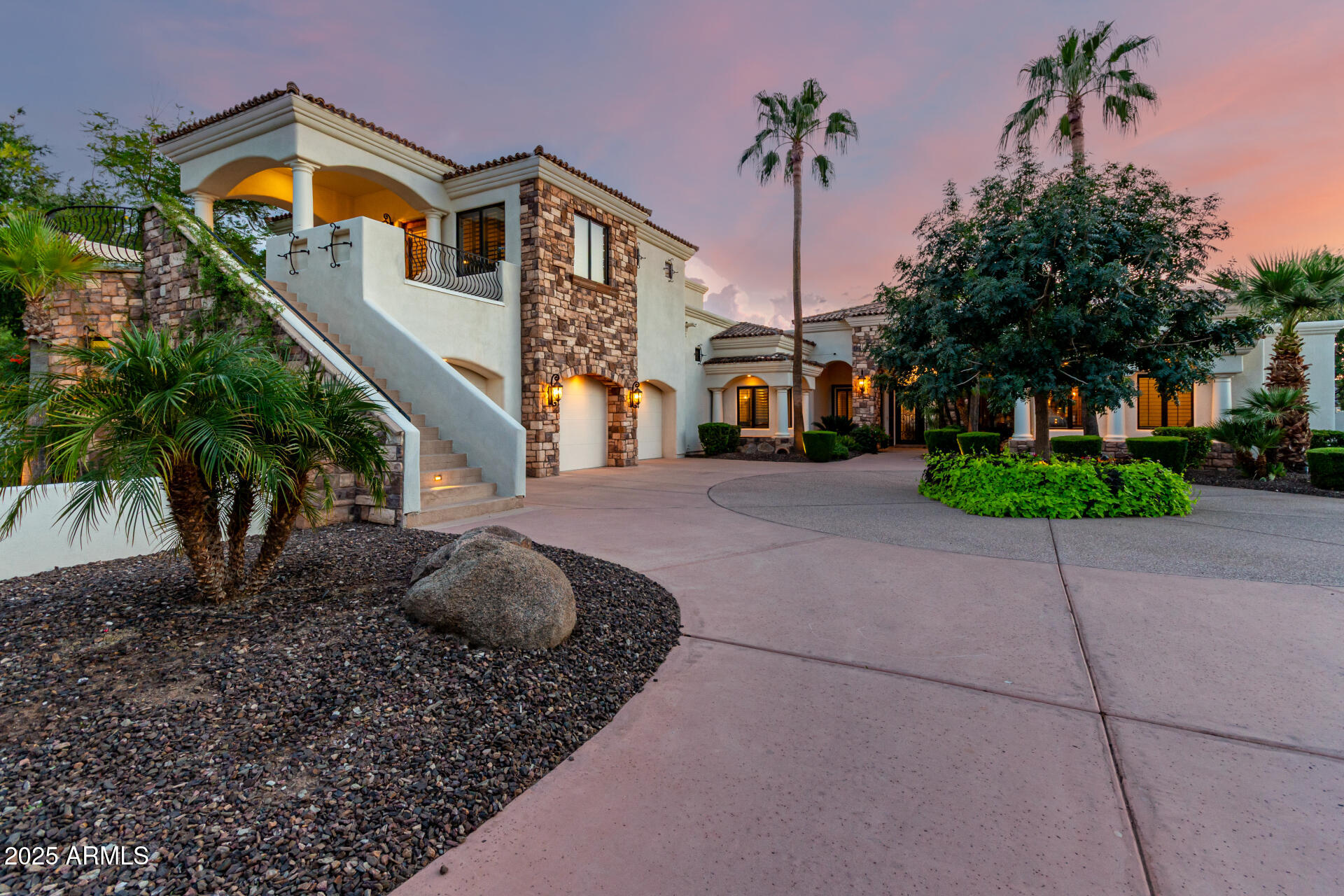 2527 E BEECHNUT Court