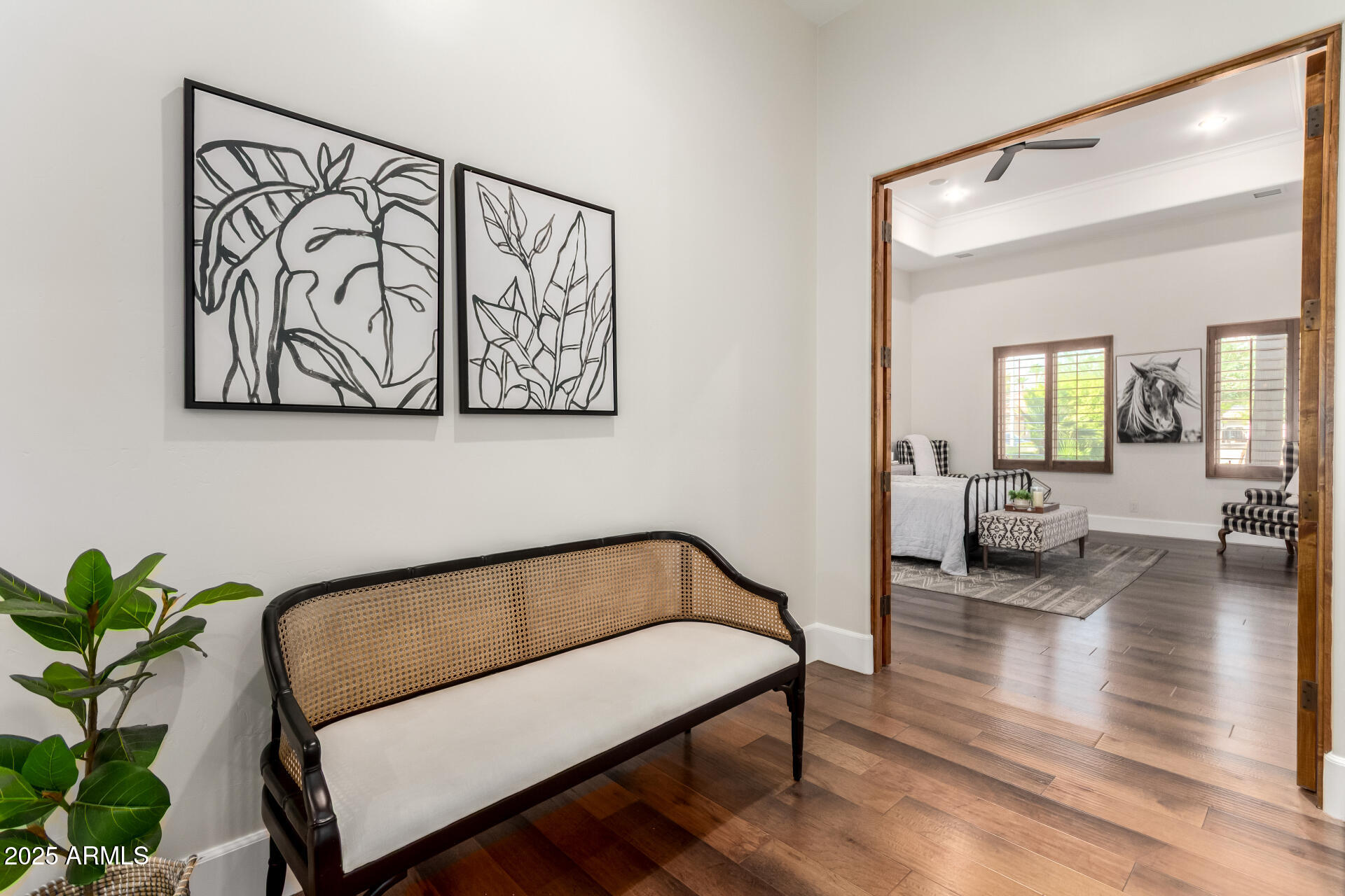 2527 E BEECHNUT Court