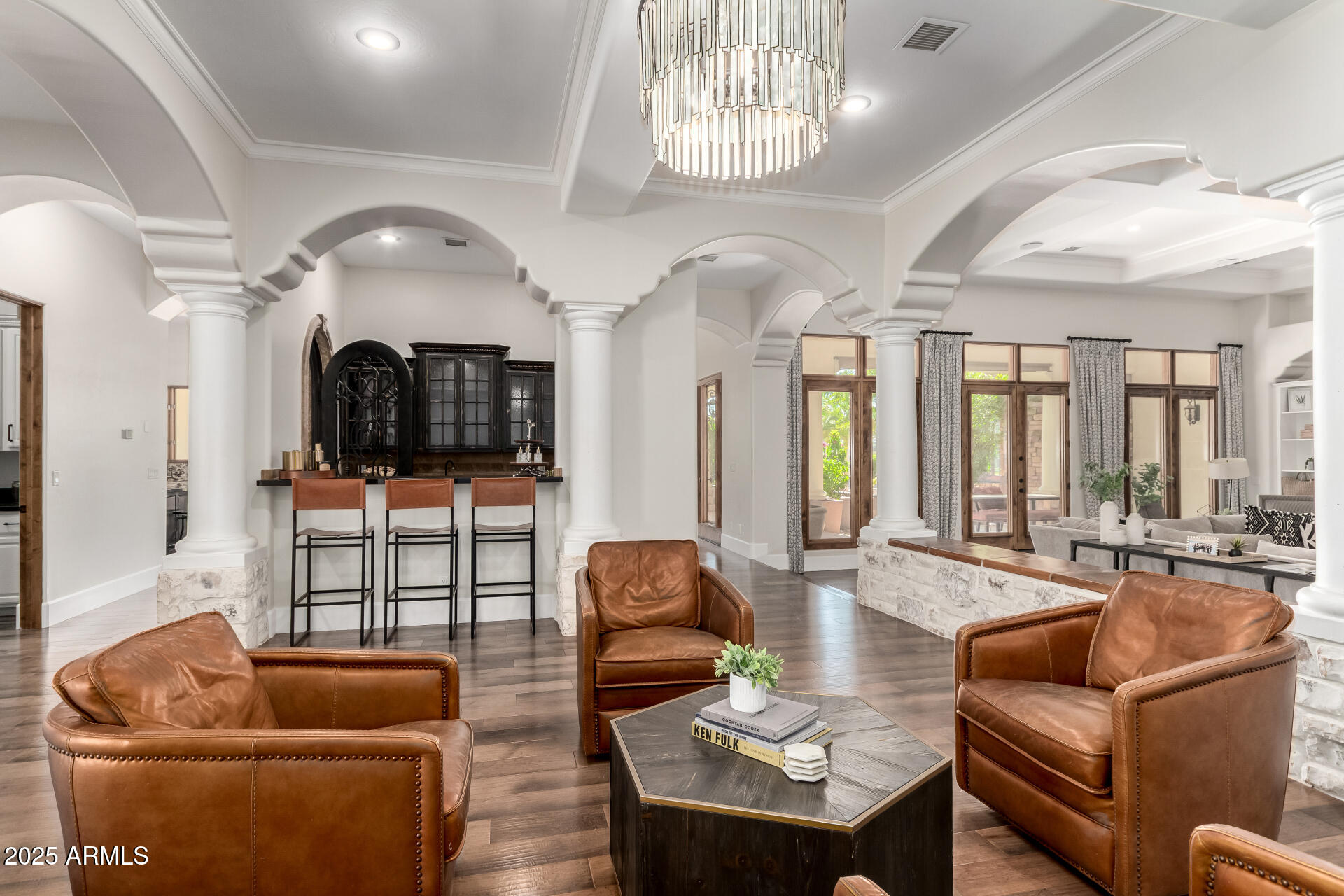 2527 E BEECHNUT Court