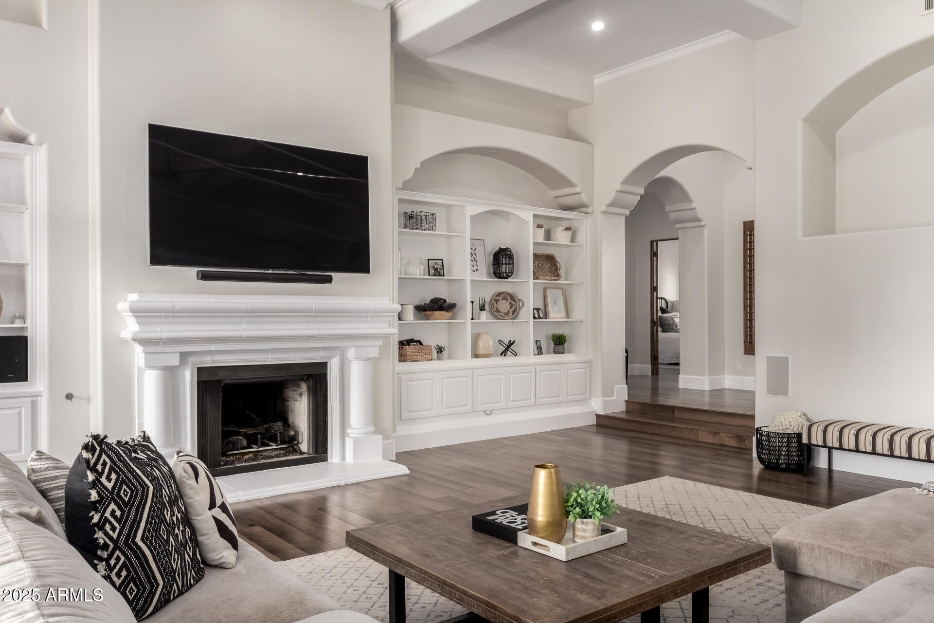 2527 E BEECHNUT Court