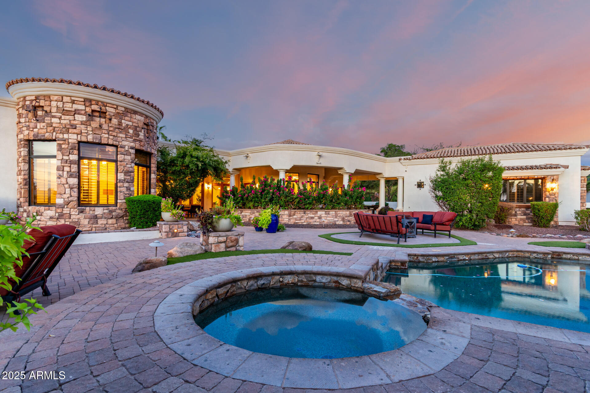 2527 E BEECHNUT Court