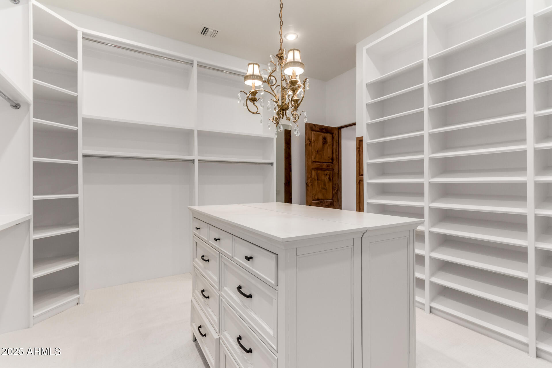 2527 E BEECHNUT Court