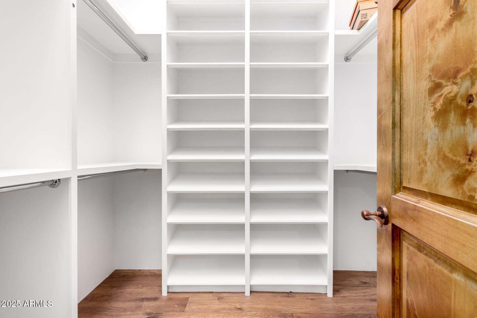 2527 E BEECHNUT Court