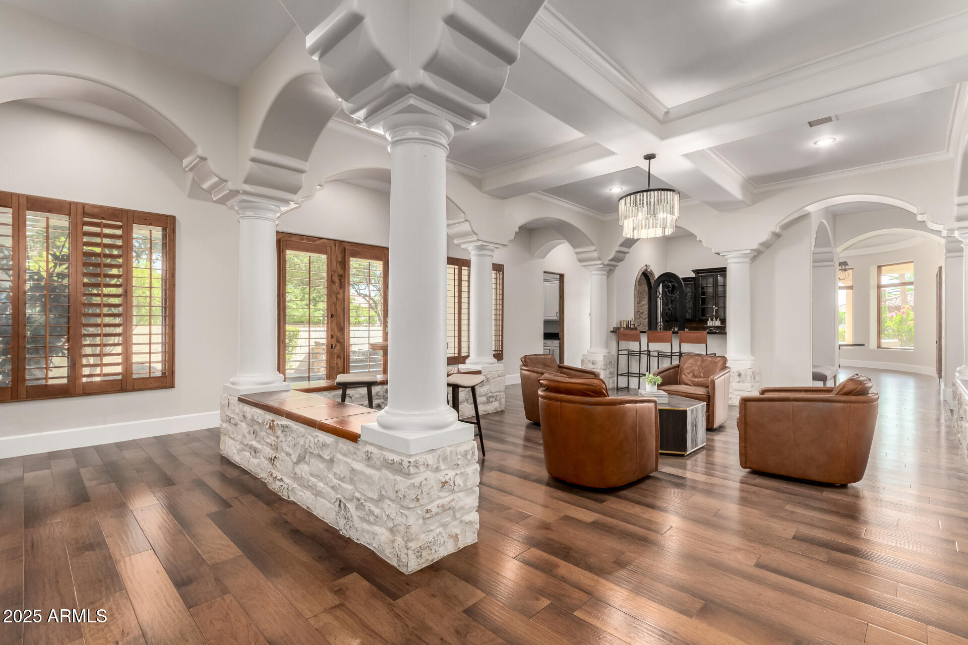 2527 E BEECHNUT Court