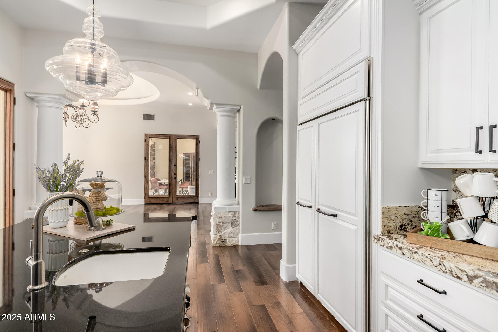 2527 E BEECHNUT Court