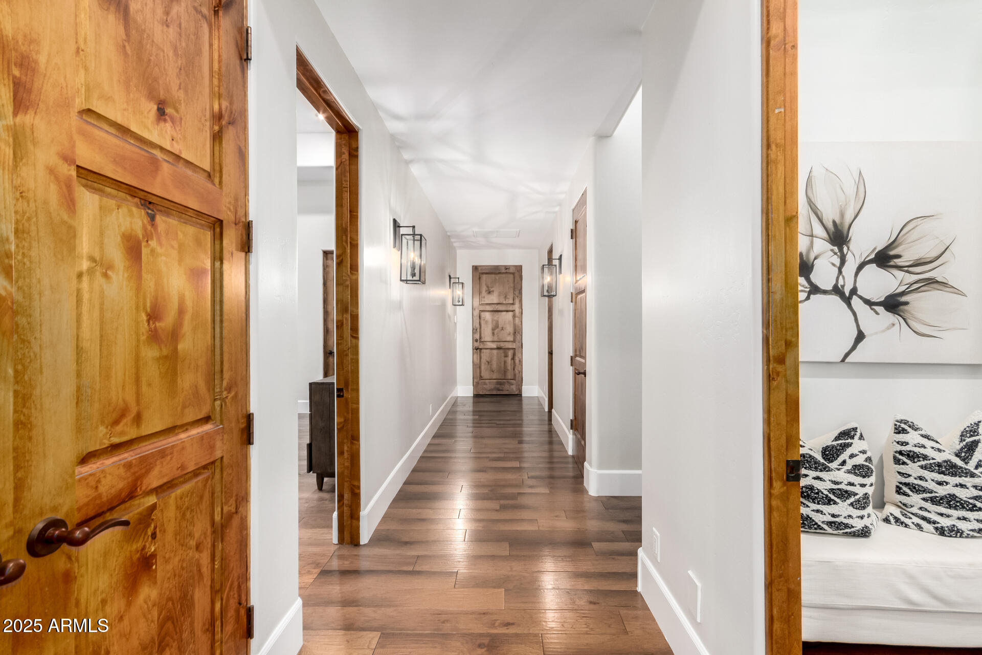 2527 E BEECHNUT Court