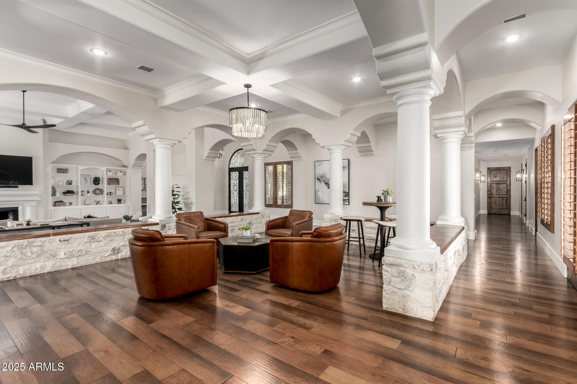 2527 E BEECHNUT Court