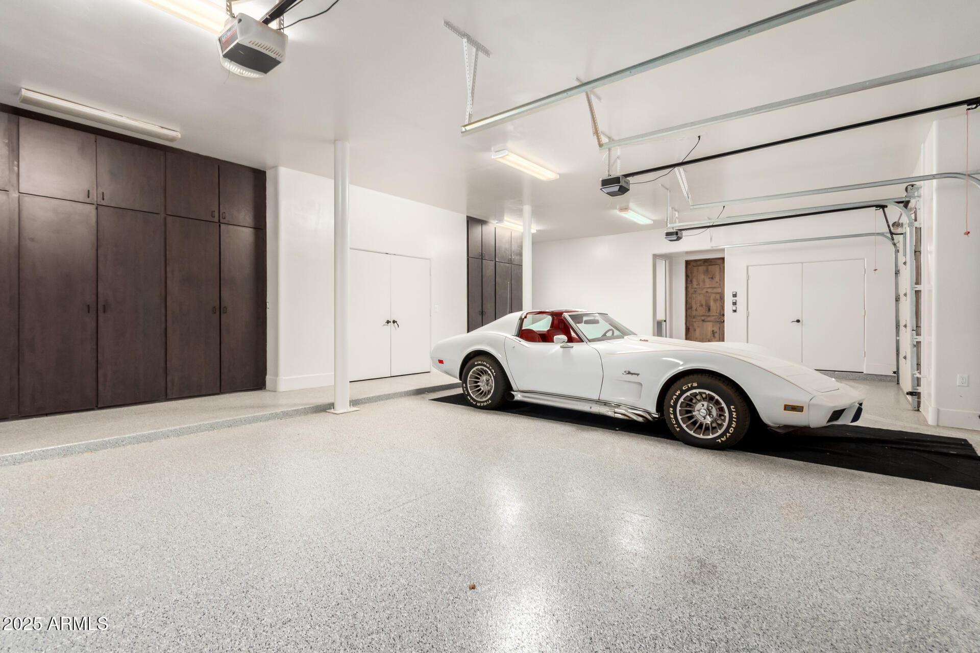 2527 E BEECHNUT Court