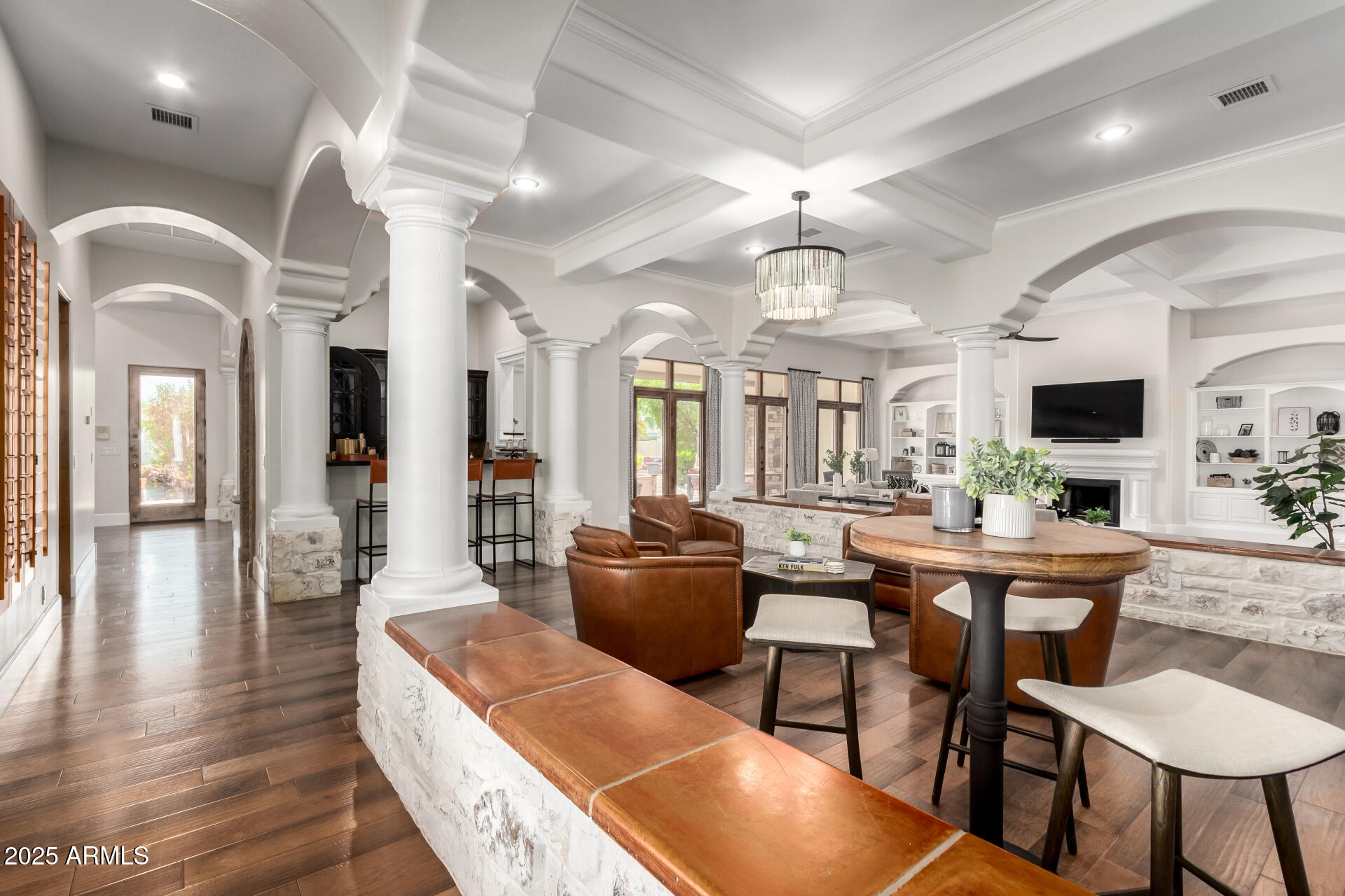 2527 E BEECHNUT Court