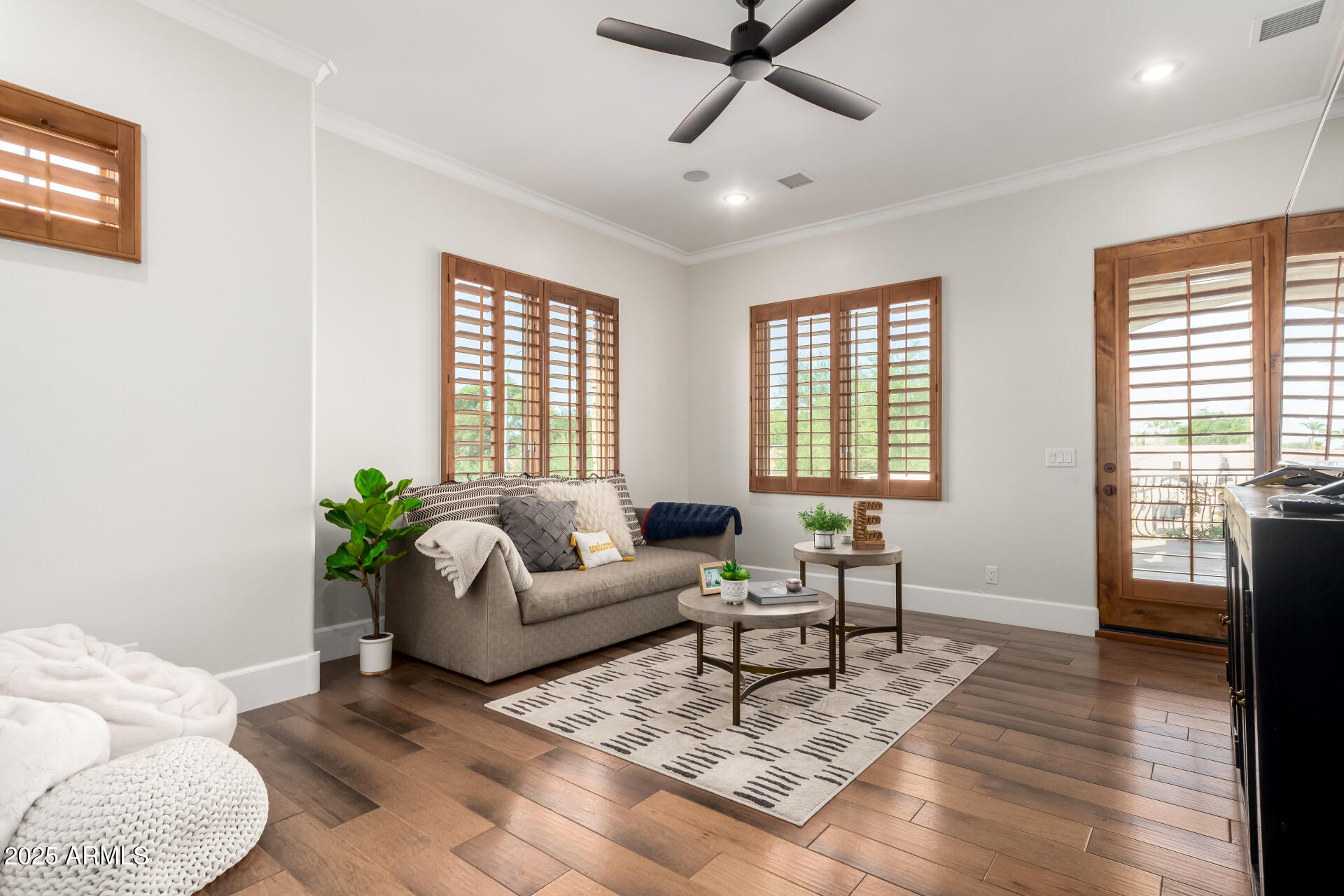 2527 E BEECHNUT Court