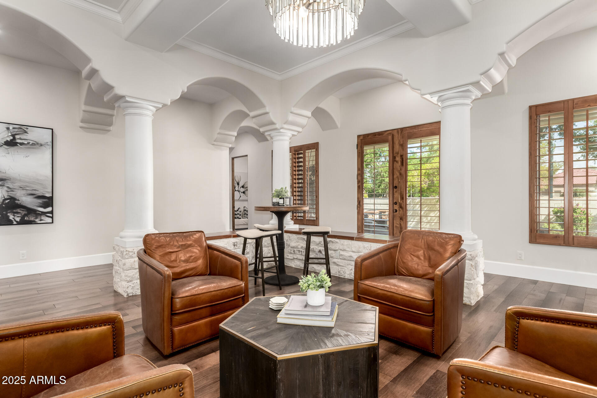 2527 E BEECHNUT Court