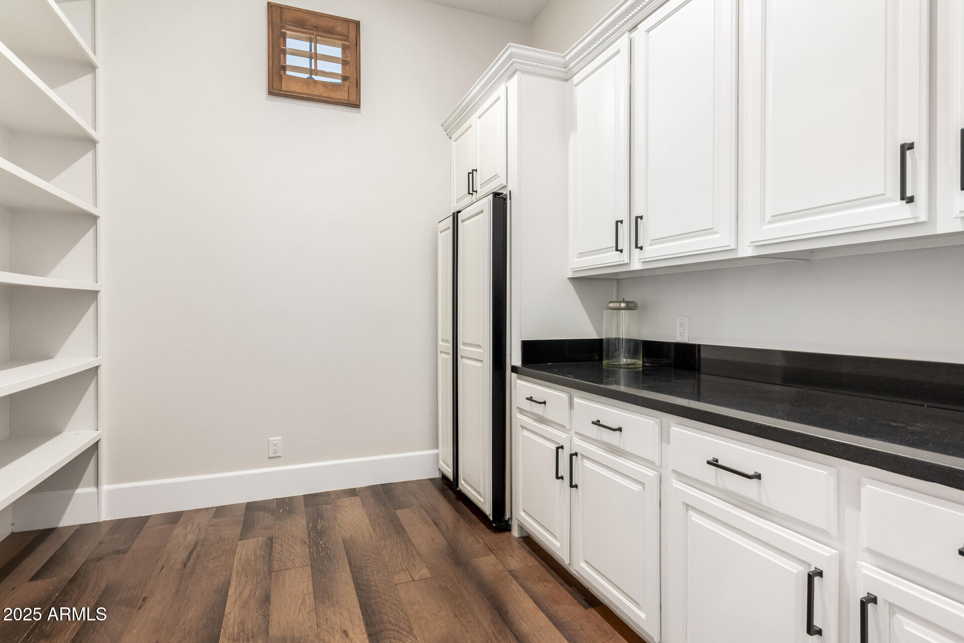 2527 E BEECHNUT Court