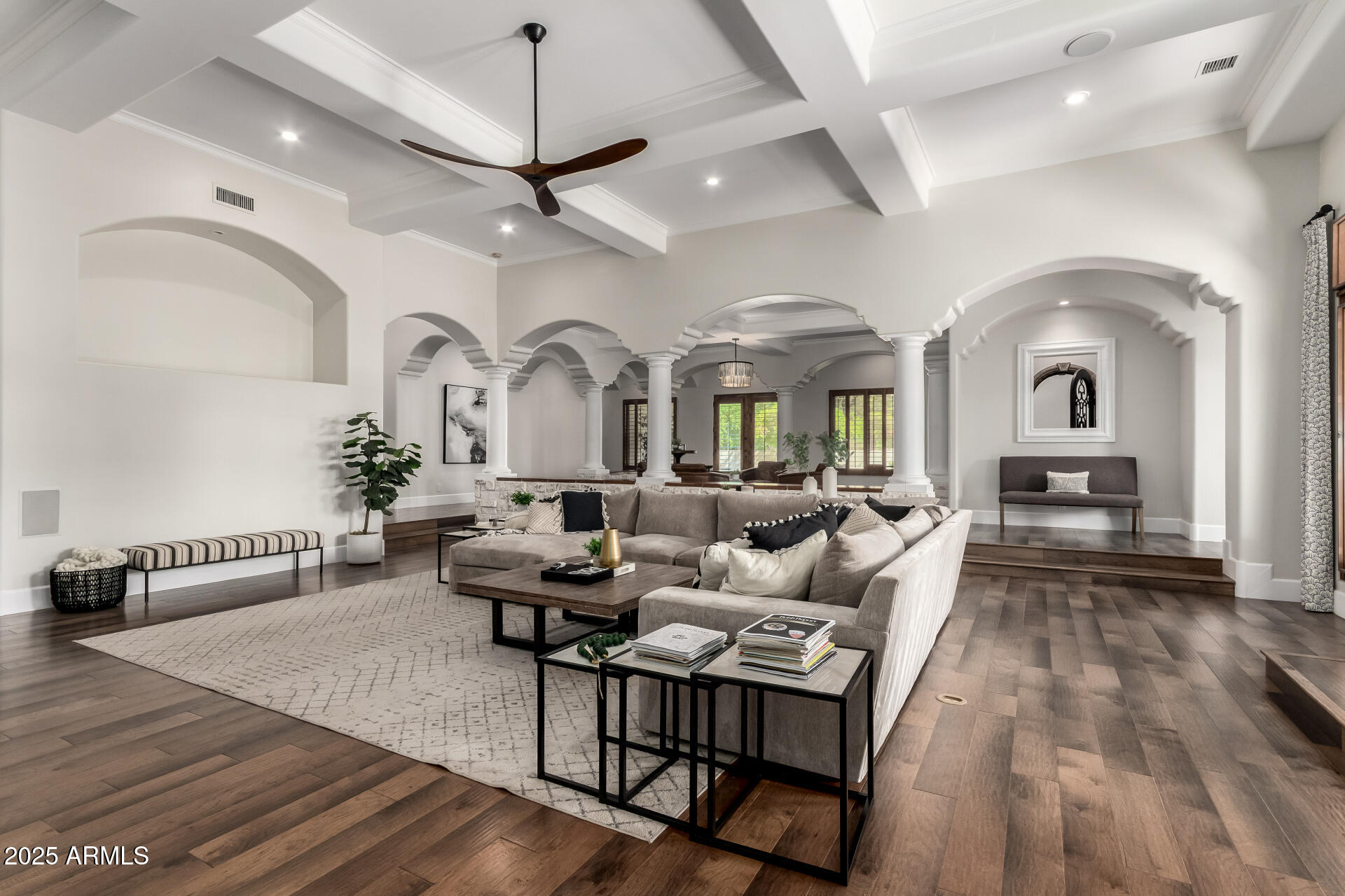 2527 E BEECHNUT Court