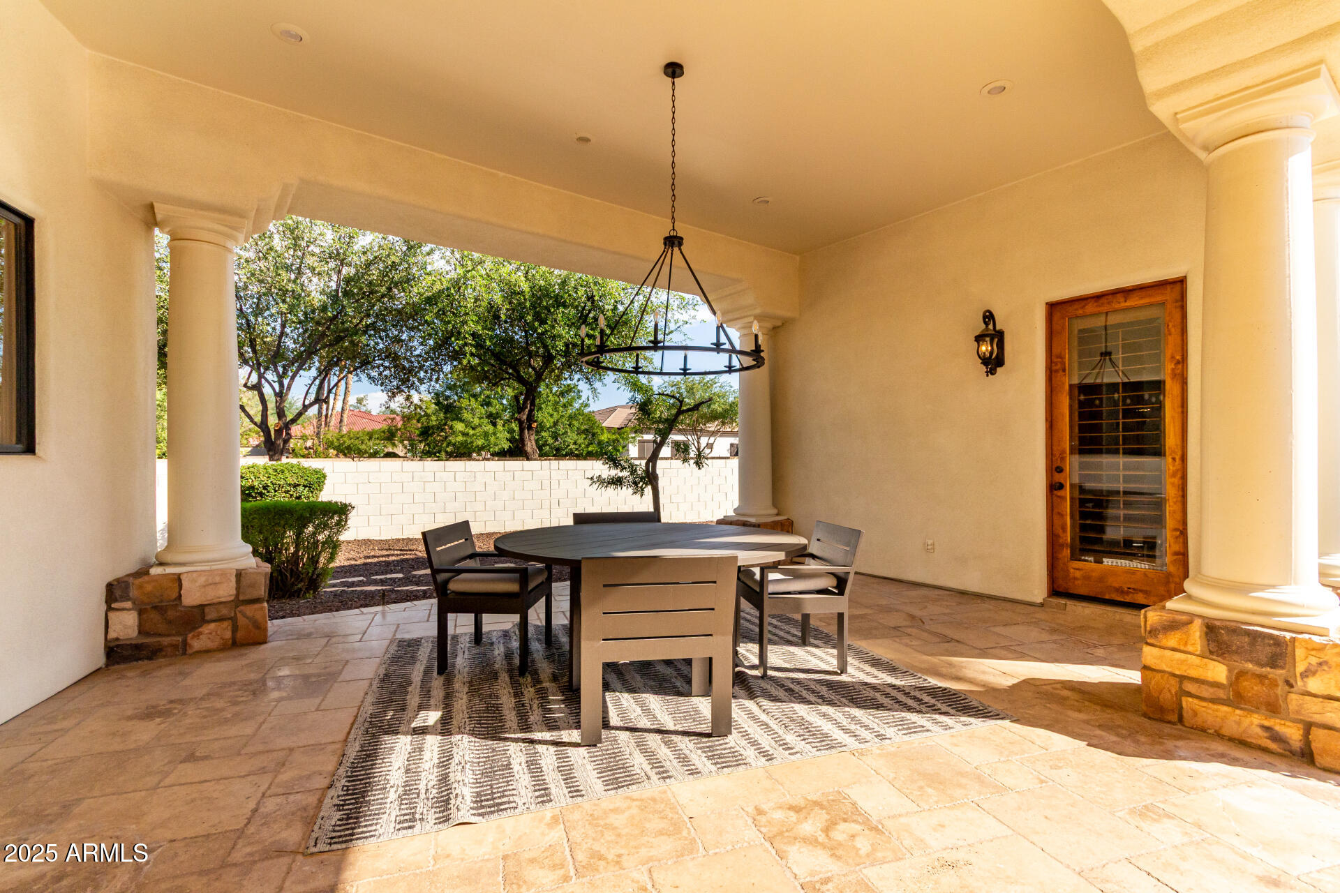 2527 E BEECHNUT Court