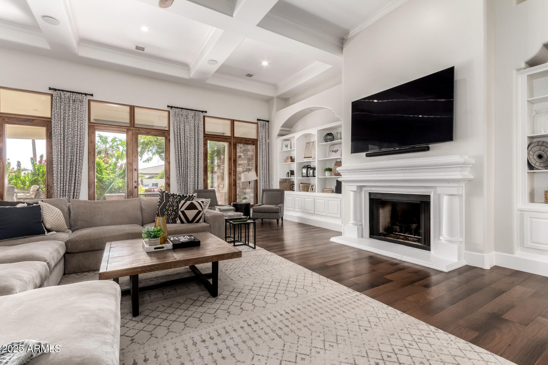 2527 E BEECHNUT Court