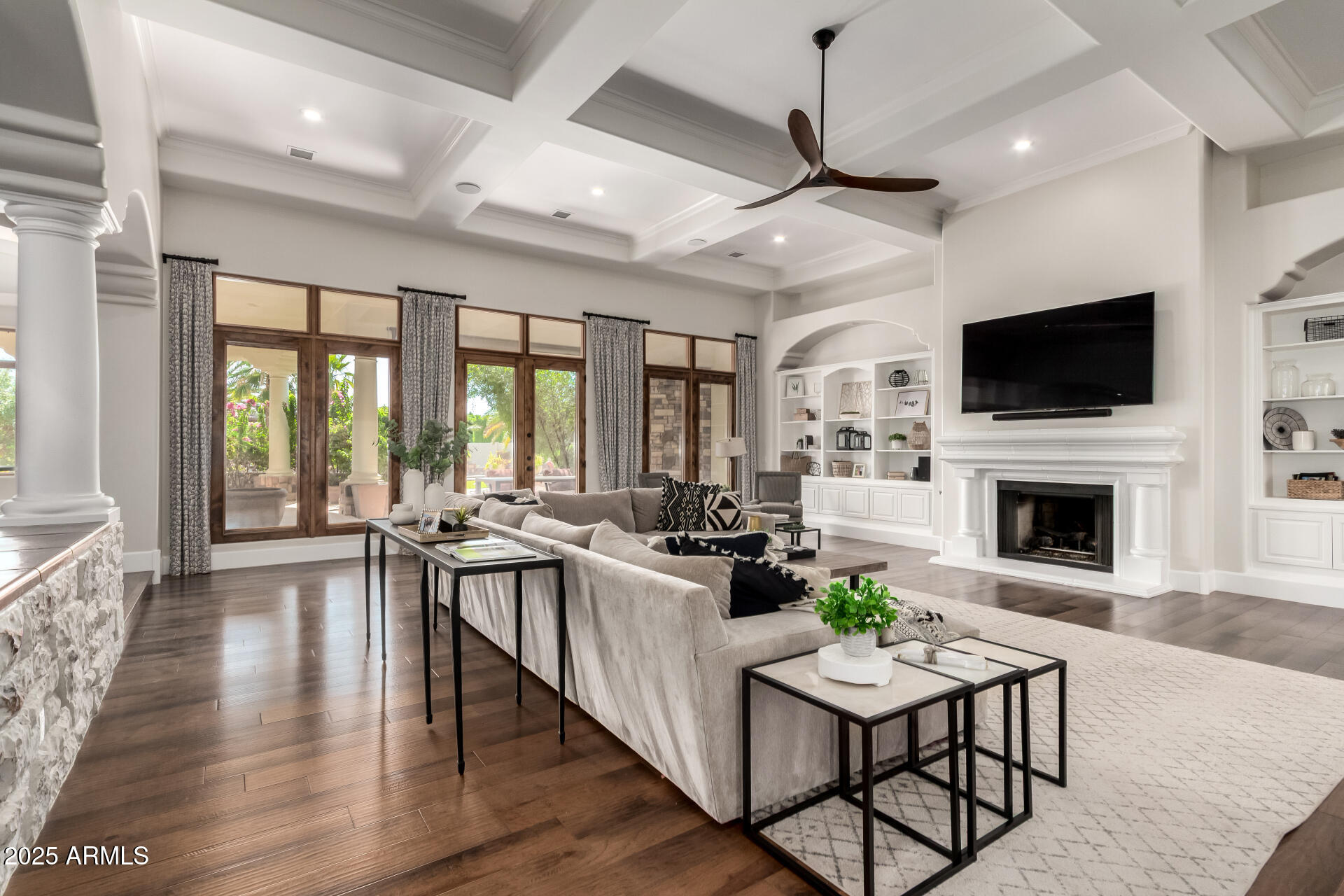 2527 E BEECHNUT Court