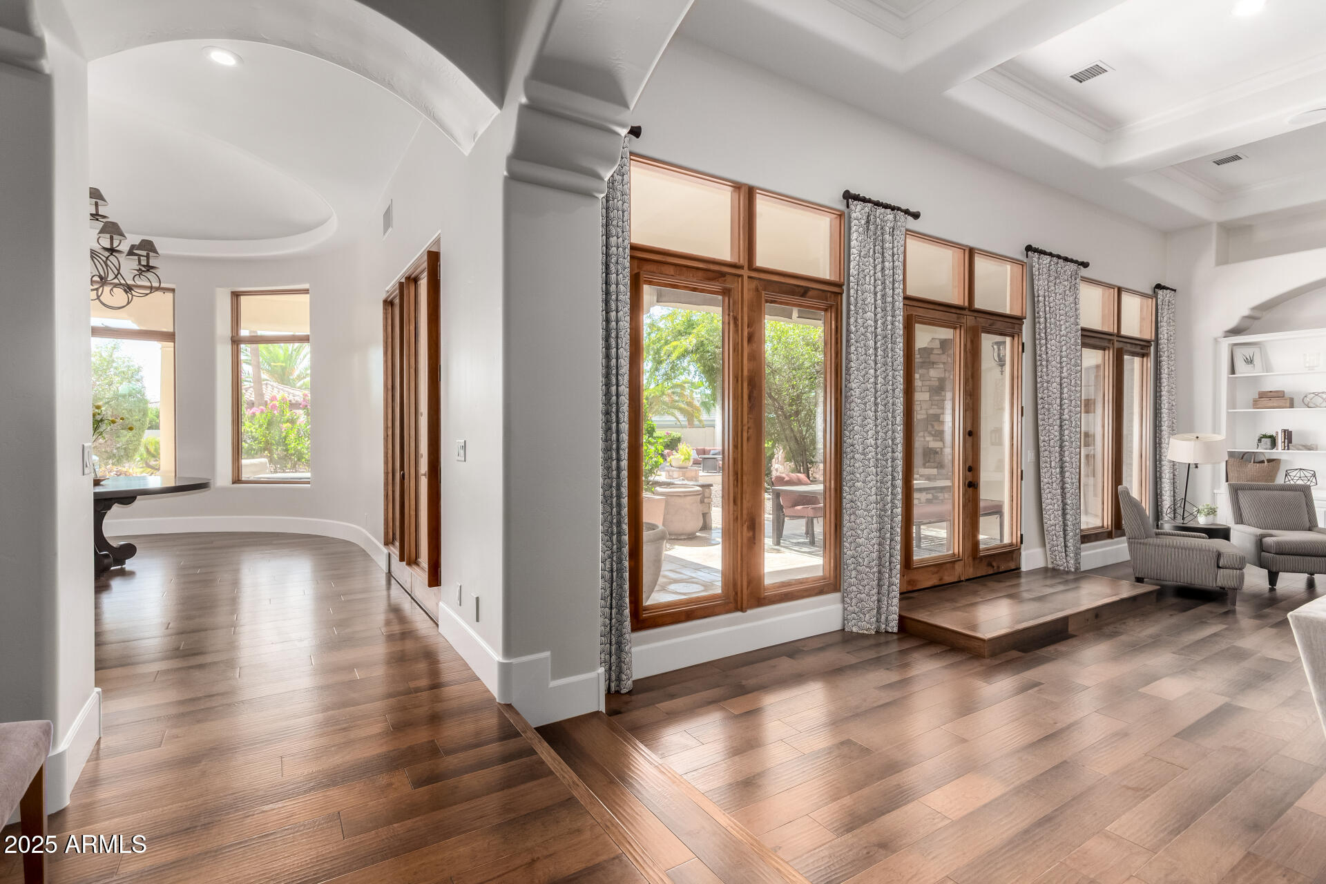 2527 E BEECHNUT Court