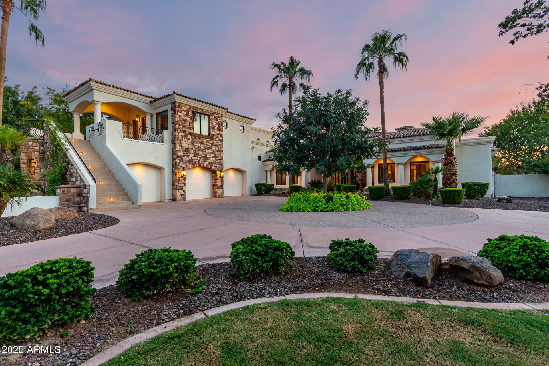 2527 E BEECHNUT Court