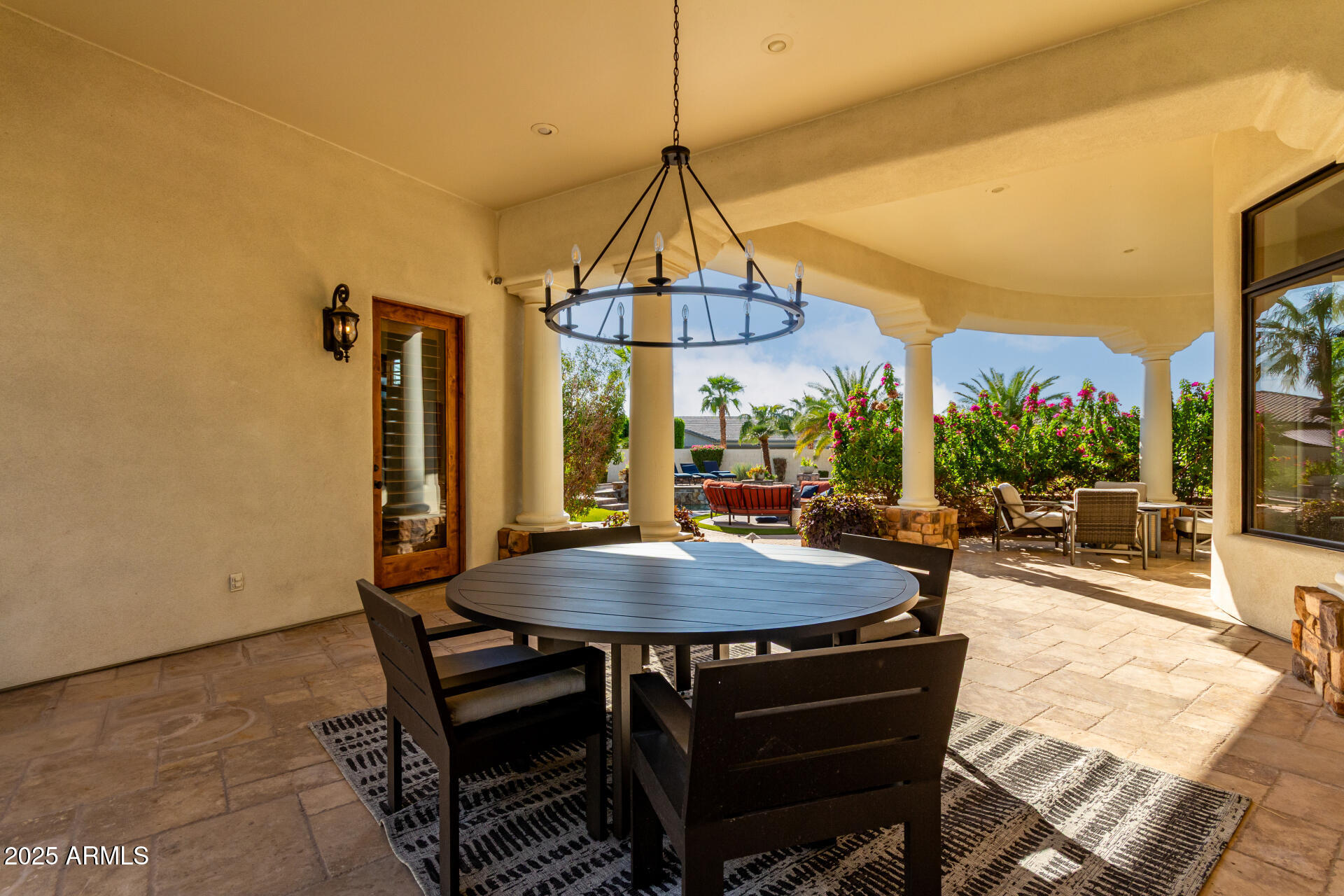 2527 E BEECHNUT Court