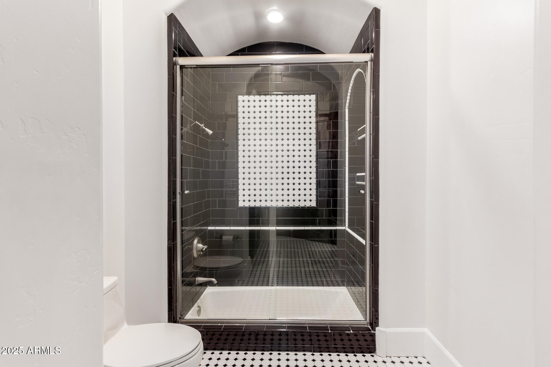 2527 E BEECHNUT Court