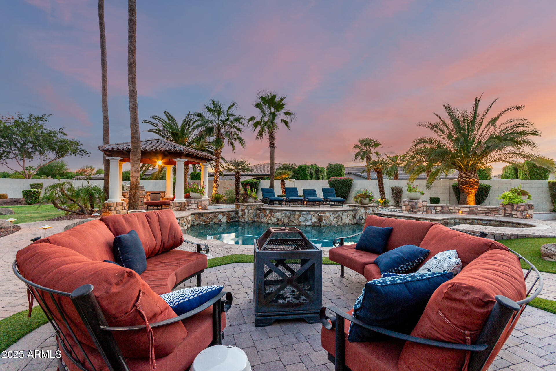 2527 E BEECHNUT Court