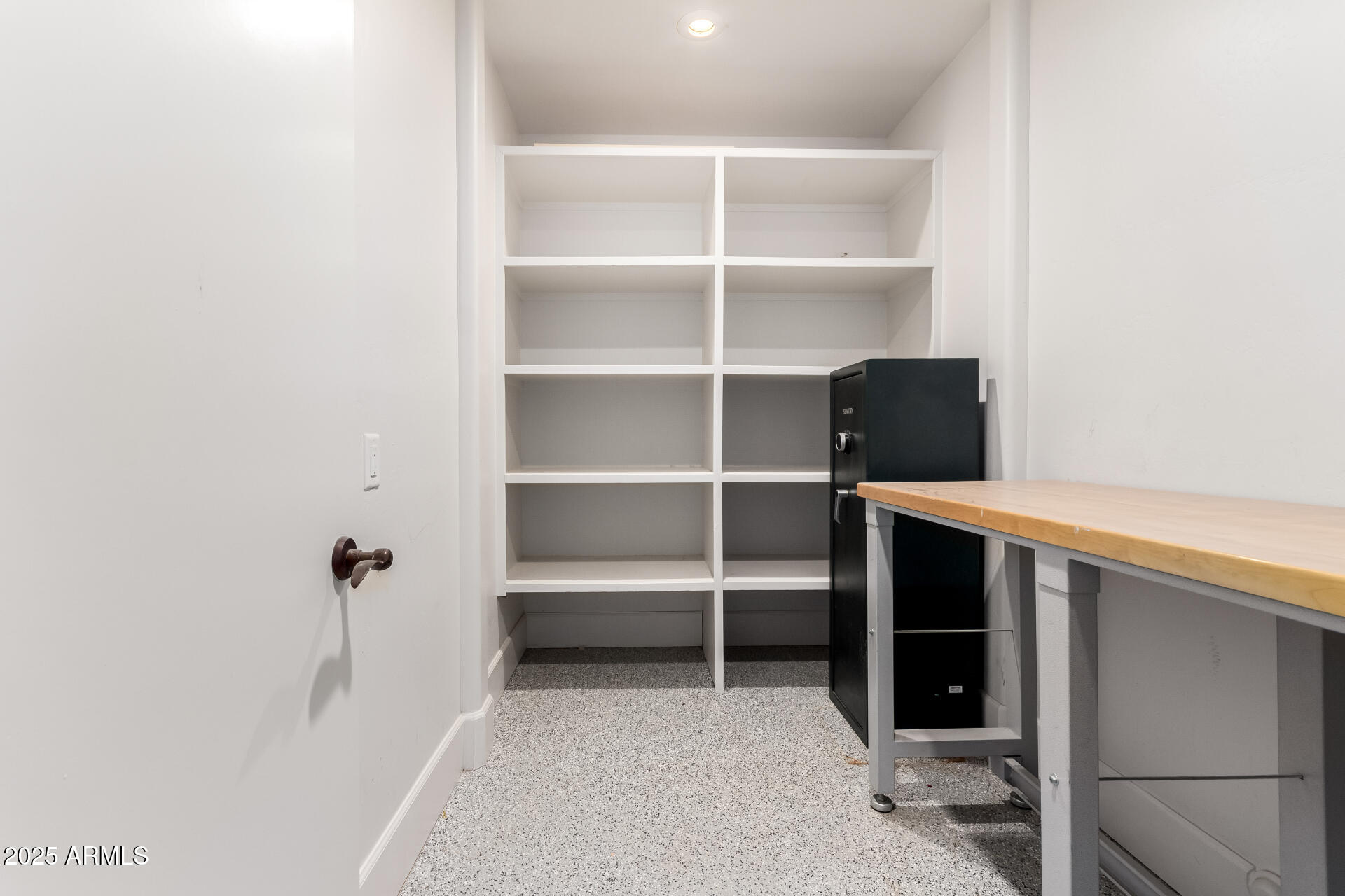 2527 E BEECHNUT Court