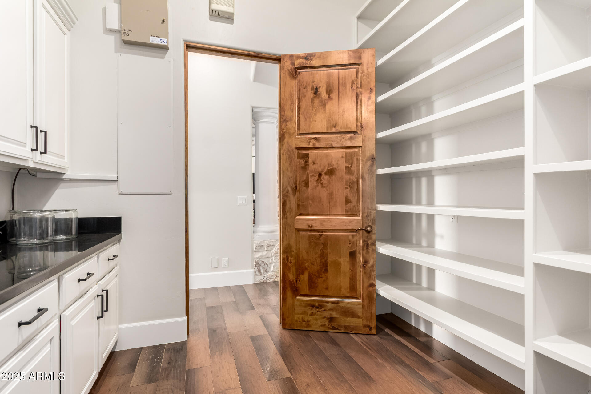 2527 E BEECHNUT Court