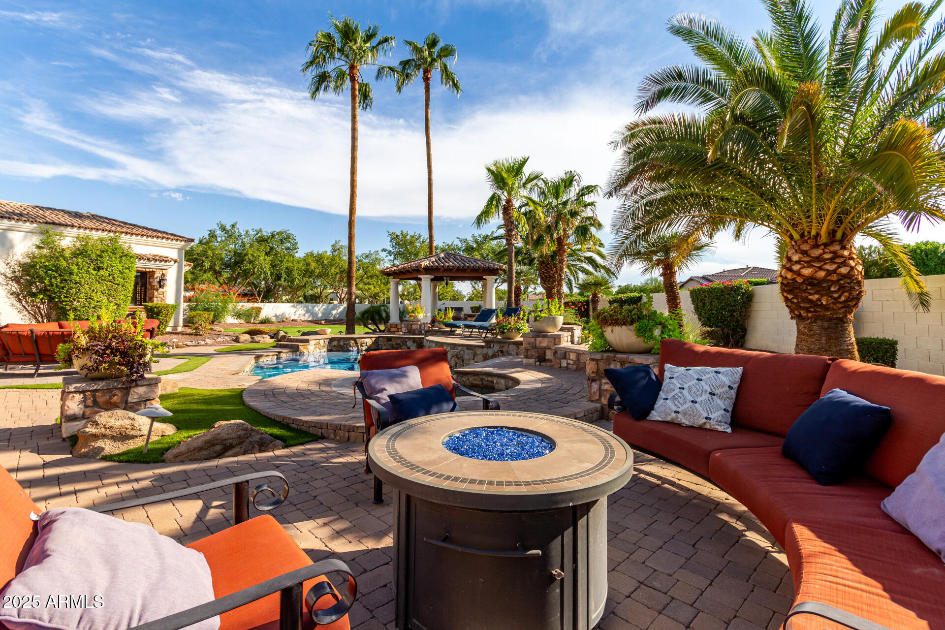 2527 E BEECHNUT Court