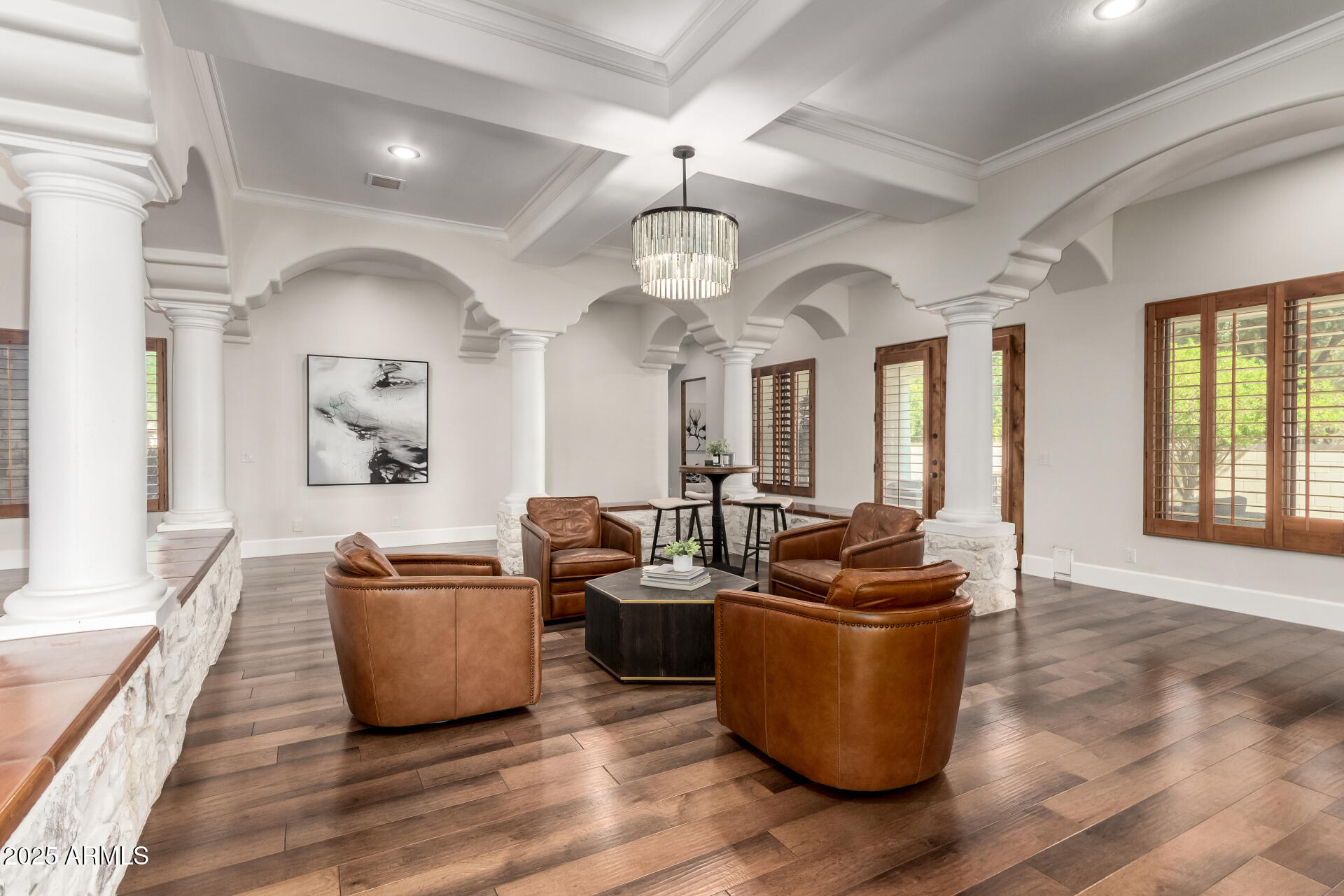 2527 E BEECHNUT Court