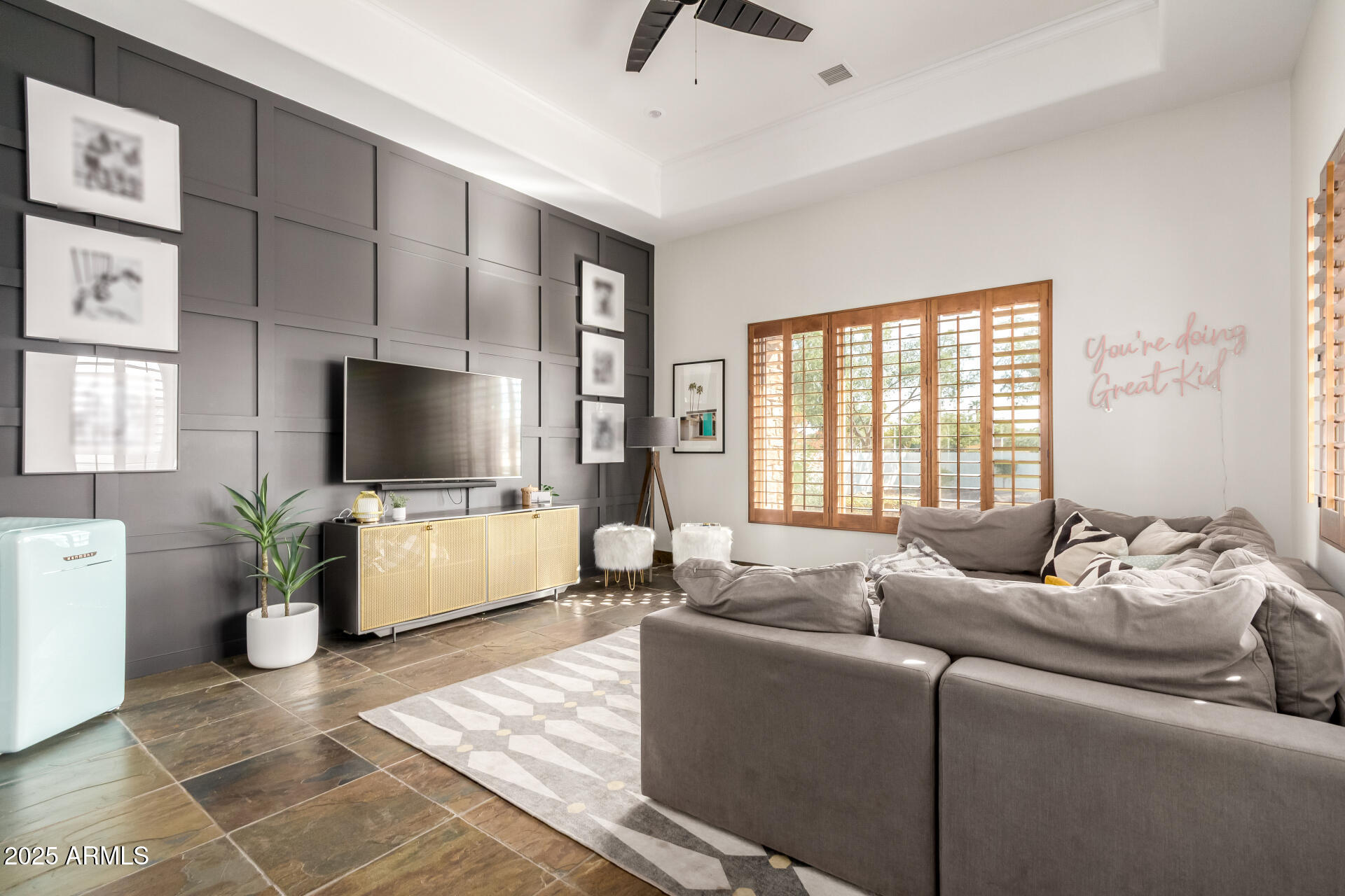 2527 E BEECHNUT Court